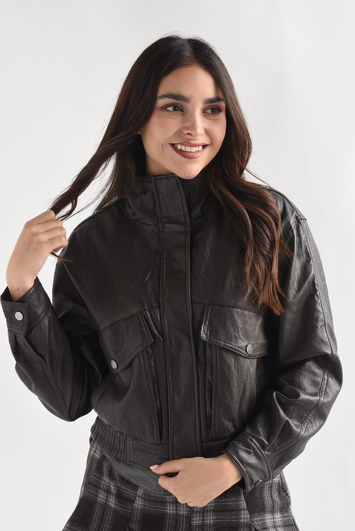 Chamarra bomber cuello funnel vinipiel