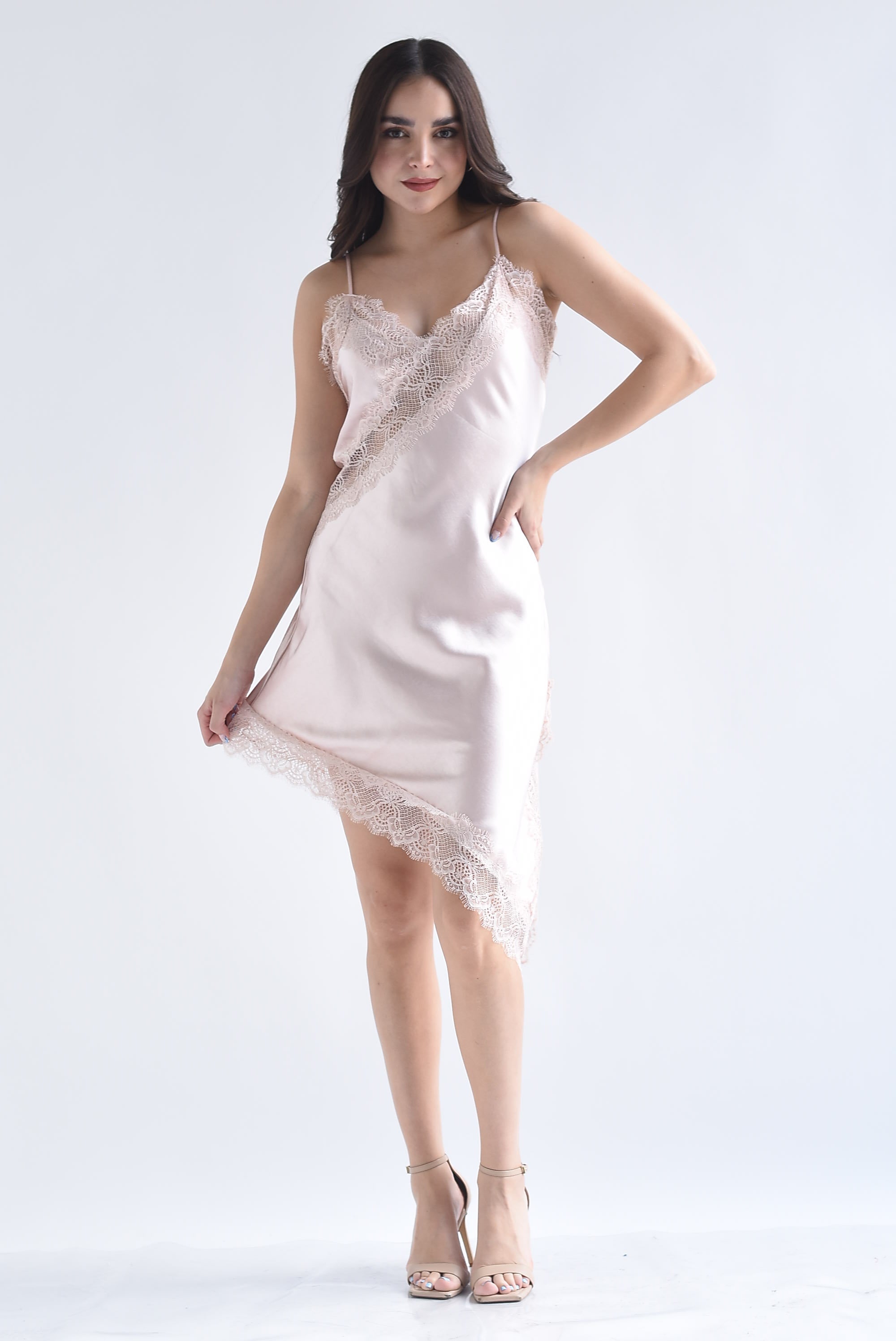 Vestido lencero asimétrico encaje pastel