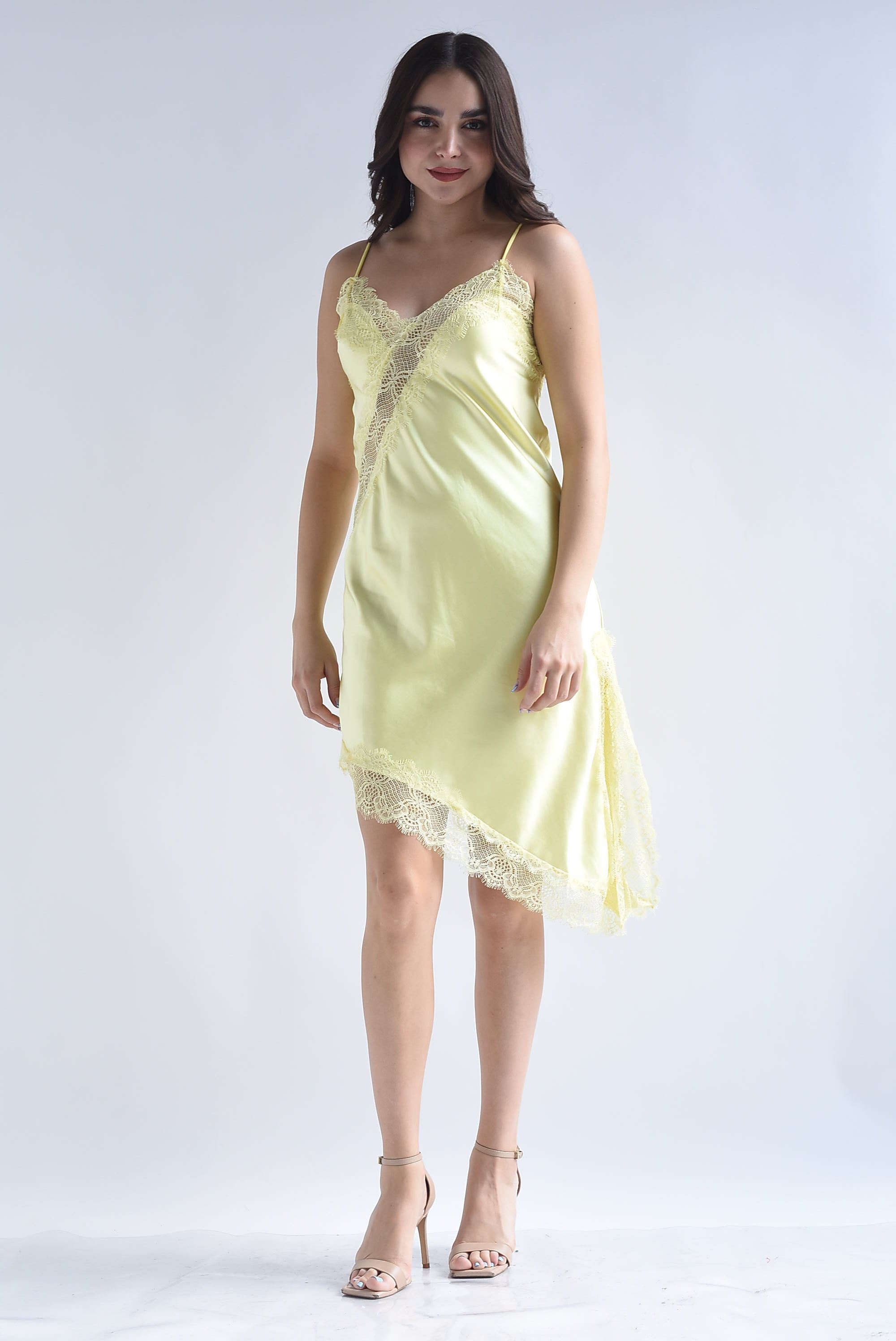 Vestido lencero asimétrico encaje pastel