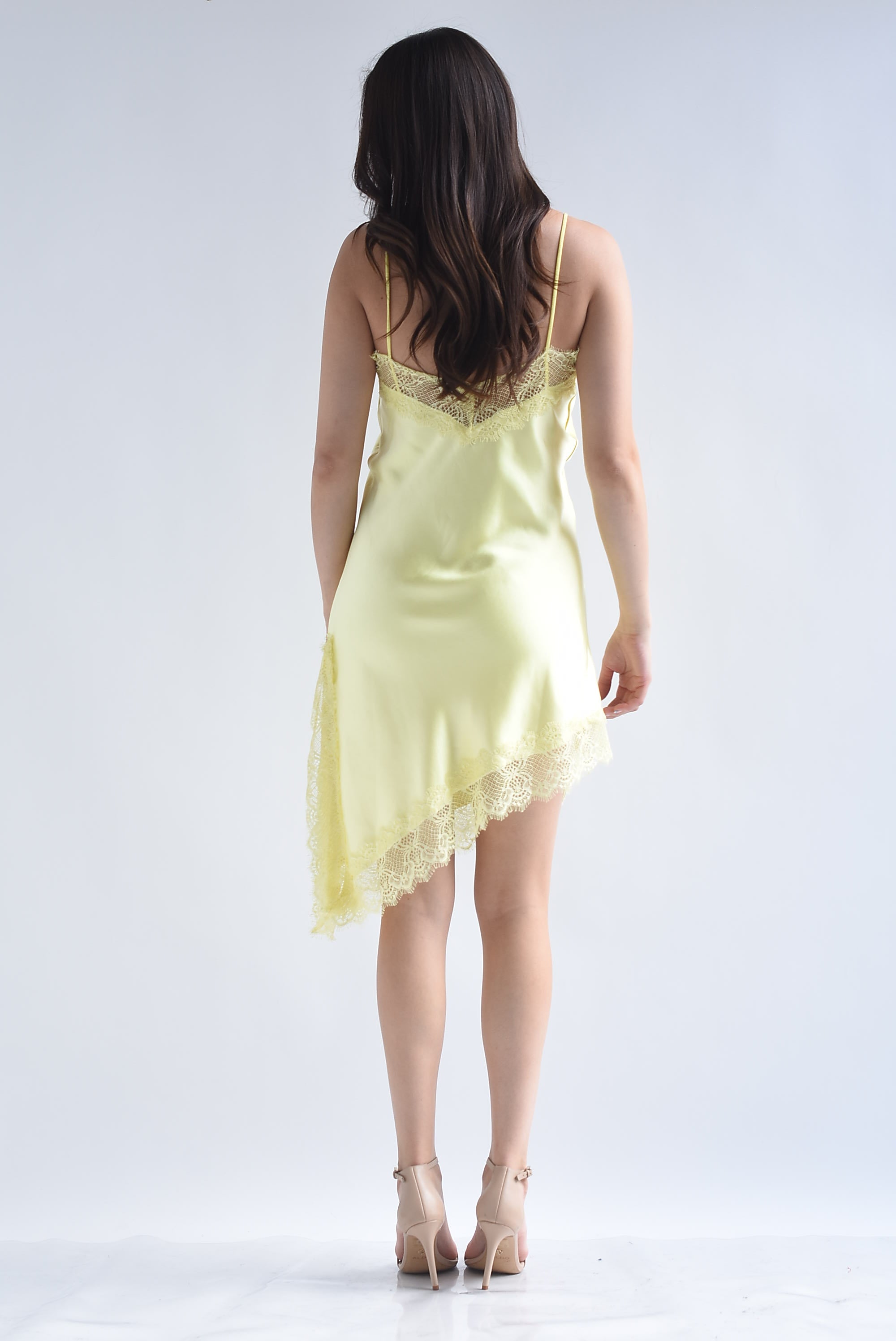 Vestido lencero asimétrico encaje pastel