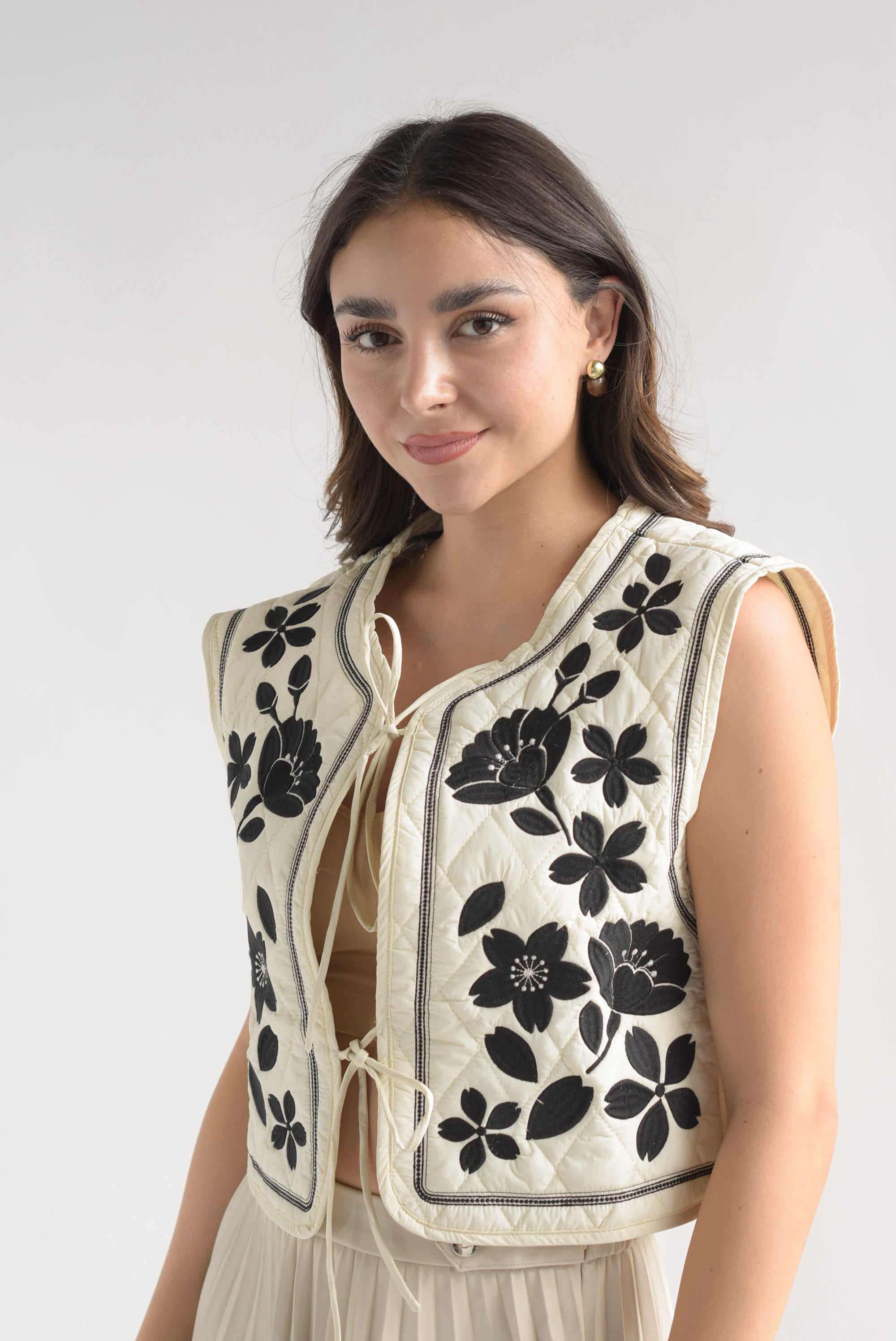 Chaleco acolchado bordado Ivory
