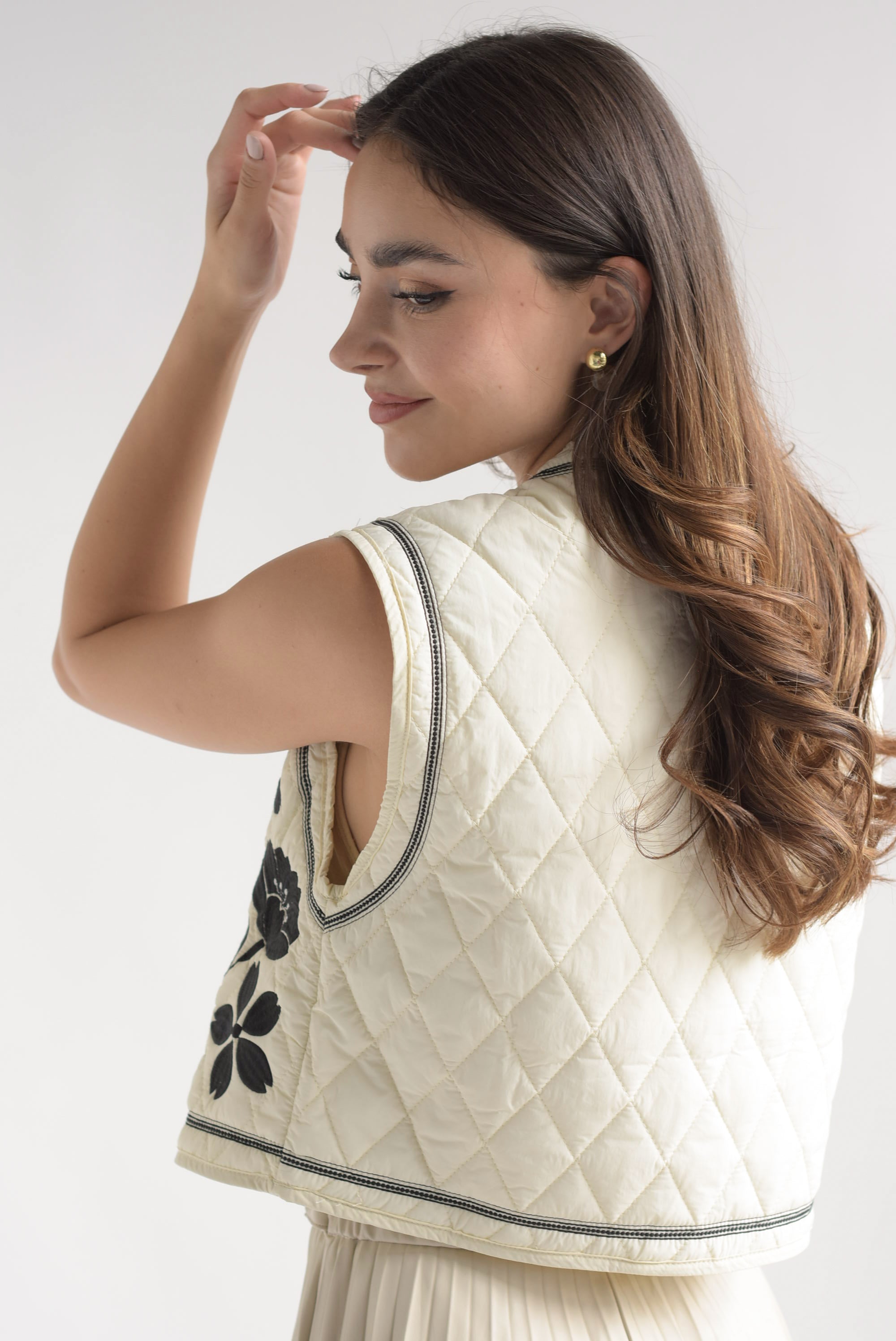 Chaleco acolchado bordado Ivory
