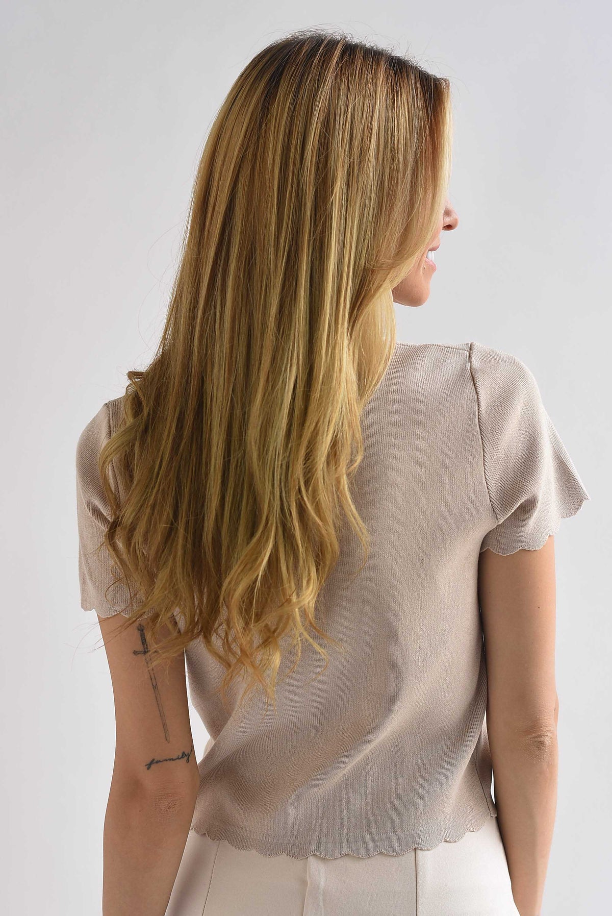 Blusa punto manga corta filo ondas