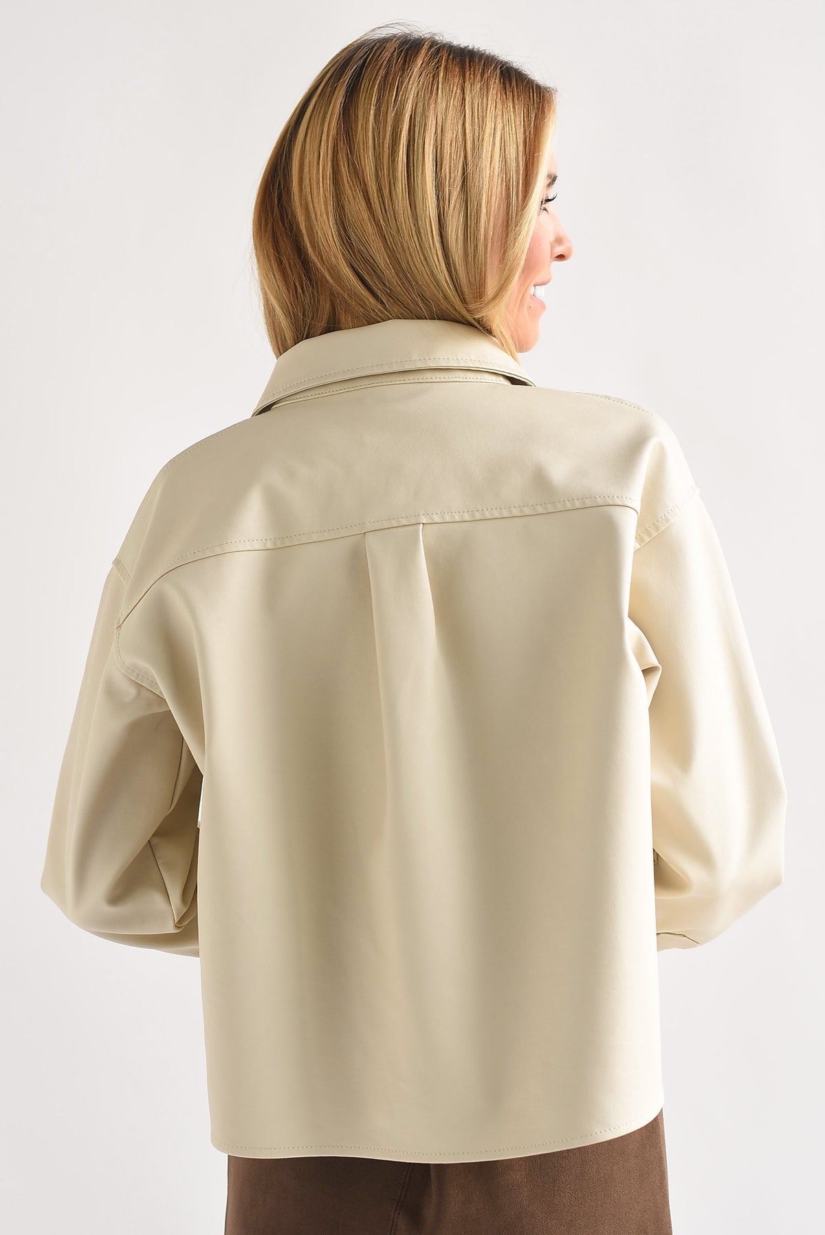 Shacket crop vinipiel
