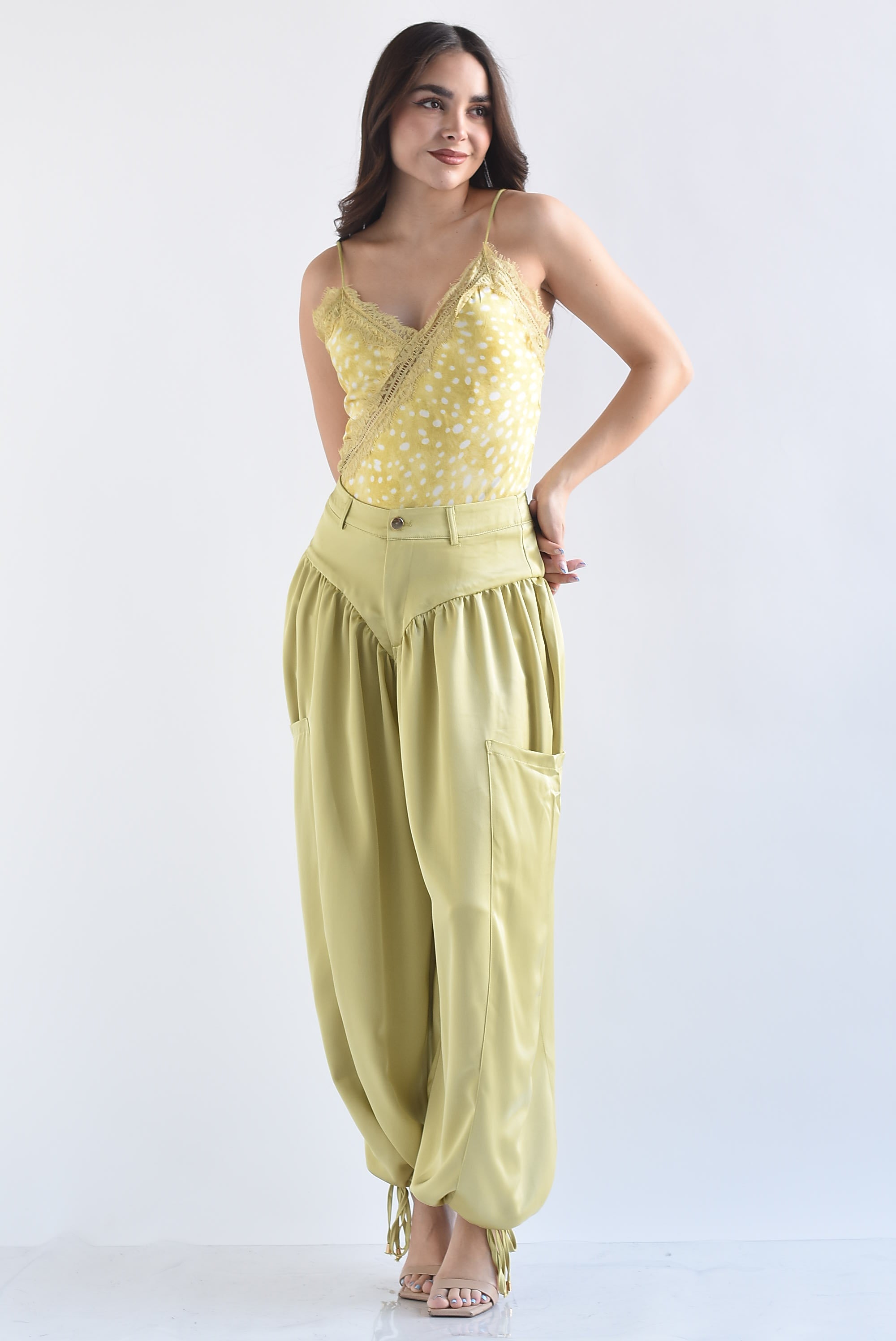 Pantalón globo satín bolsillos wide