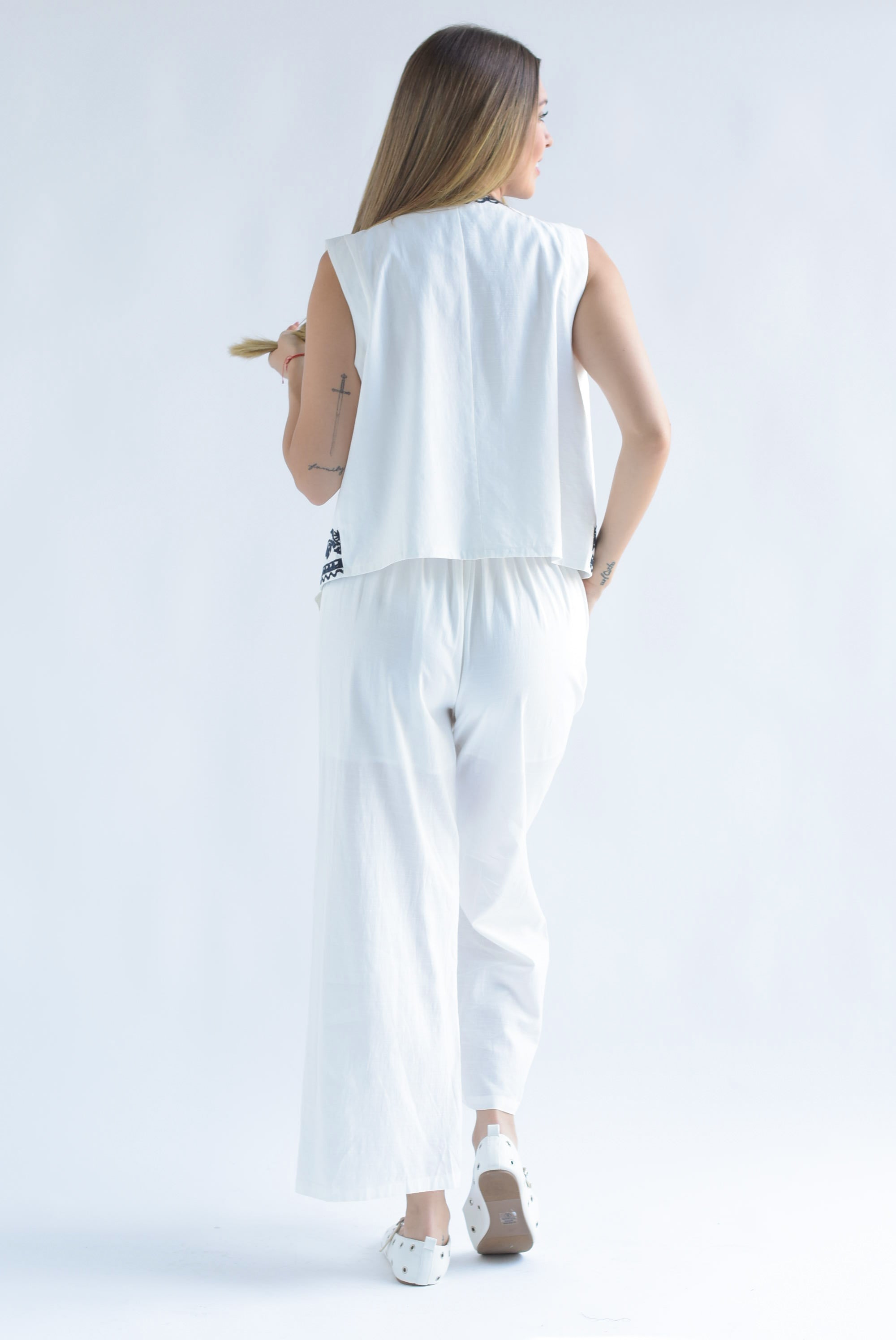 Set Pantalón y Chaleco bordado Blanco