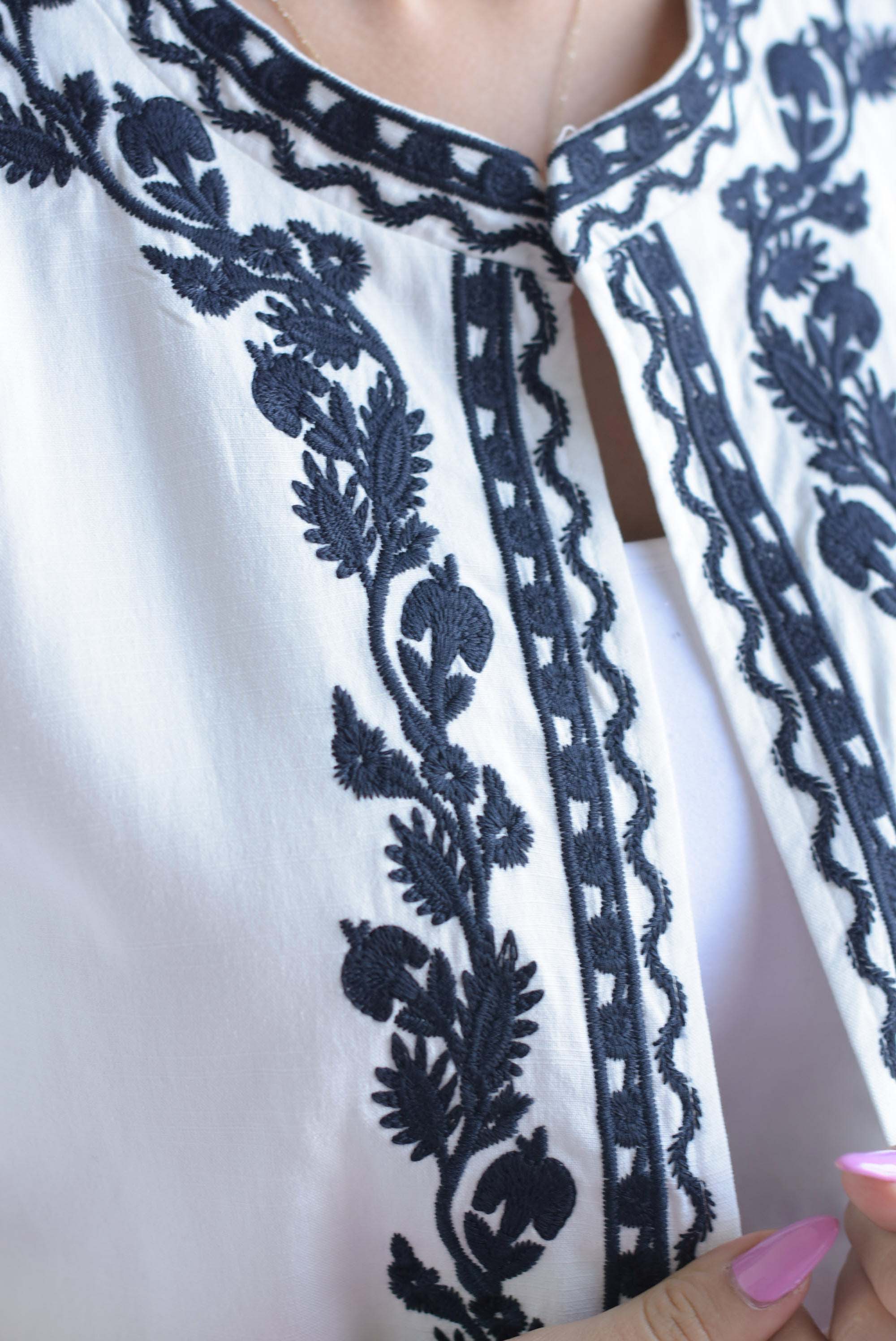 Set Pantalón y Chaleco bordado Blanco