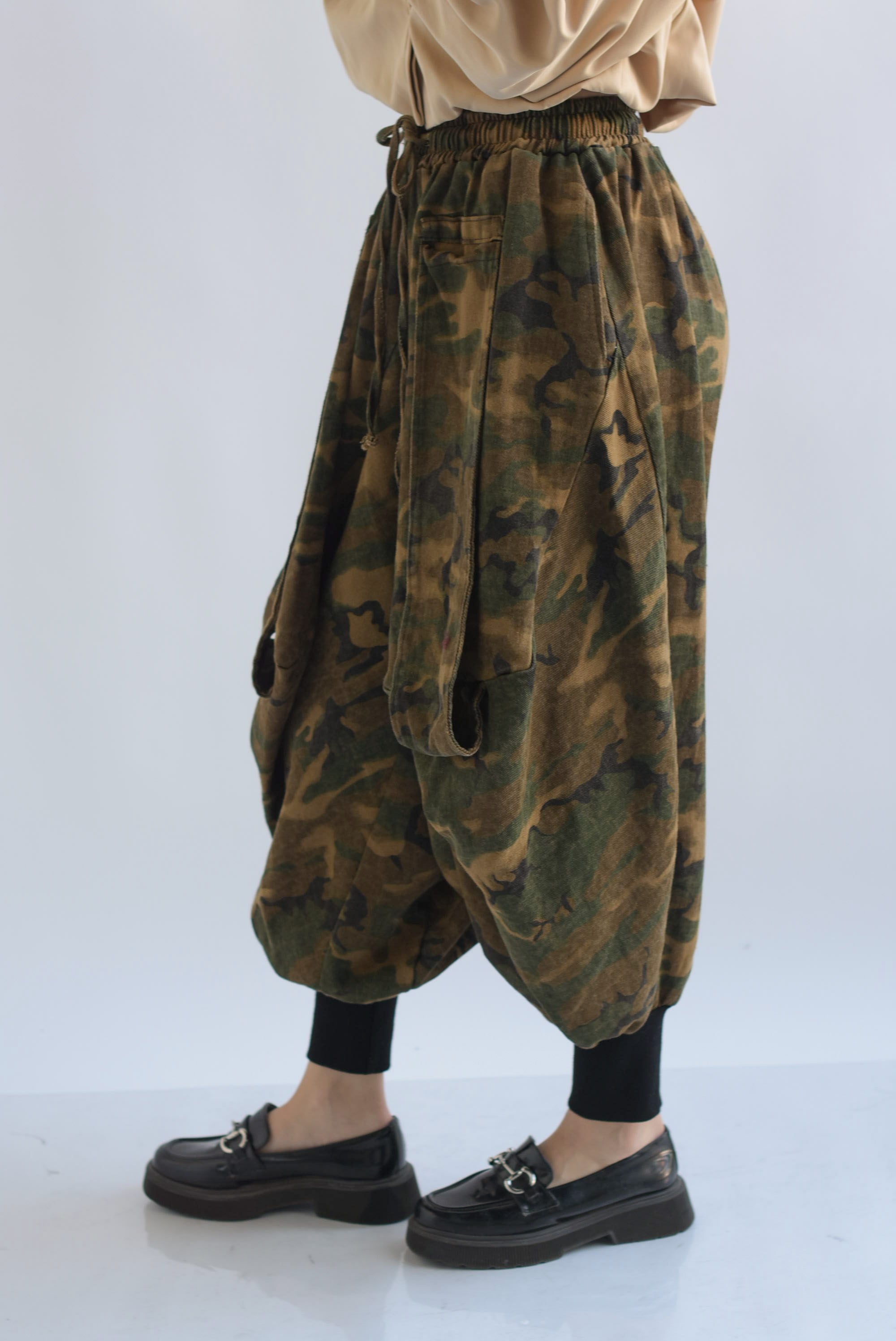 Pantalón globo tobillos elásticos Denim Camuflaje