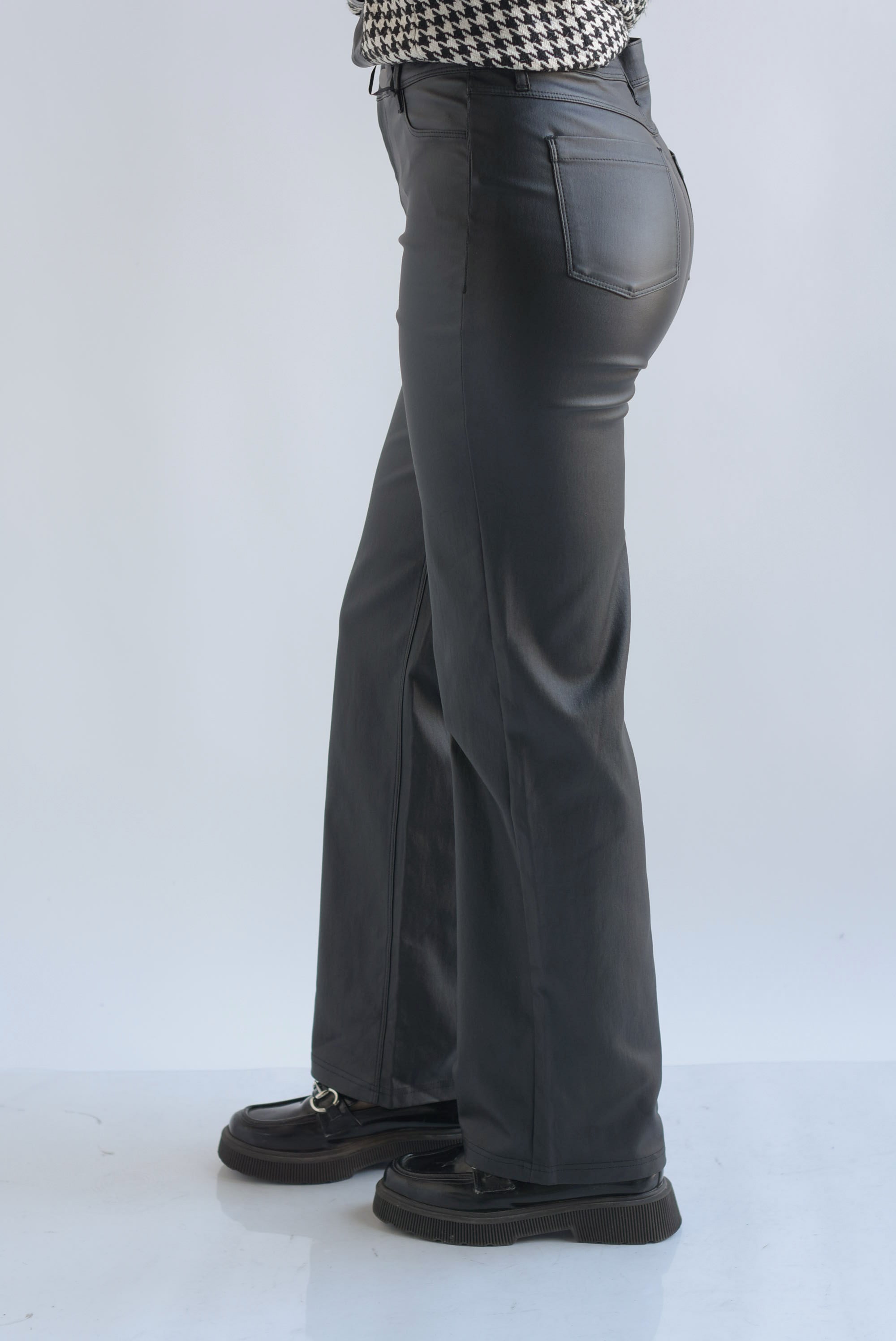 Pantalón recto vinipiel mate Negro