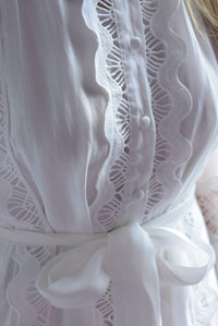 Fashion Styled Vestido camisero tira bordada olanes Blanco