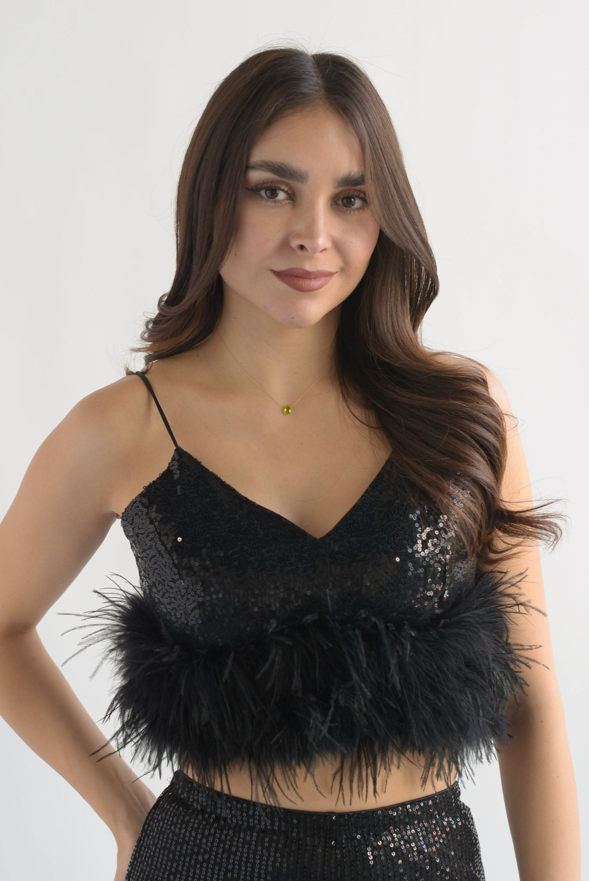 Top tirantes lentejuela y plumas Negro