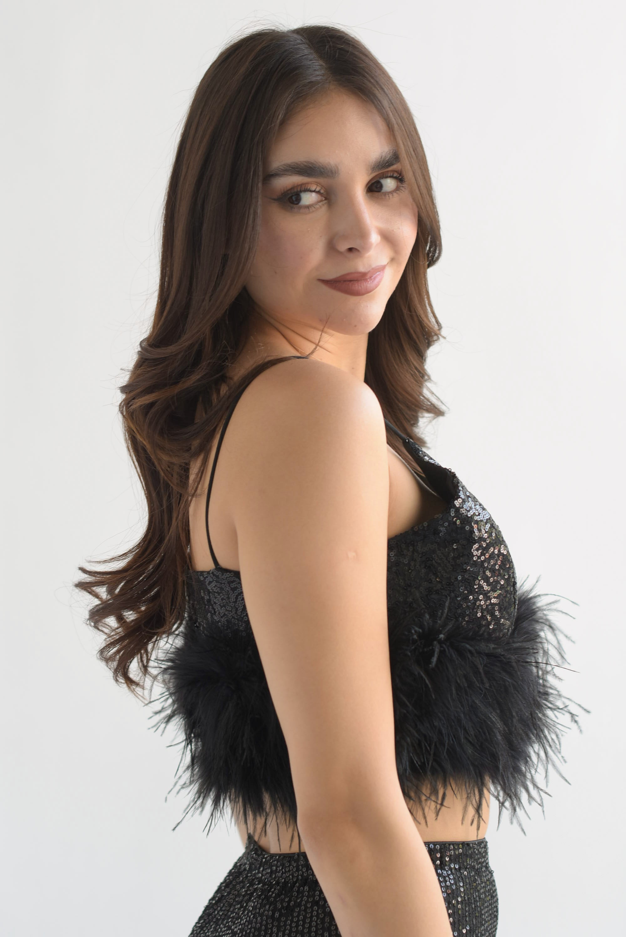 Top tirantes lentejuela y plumas Negro