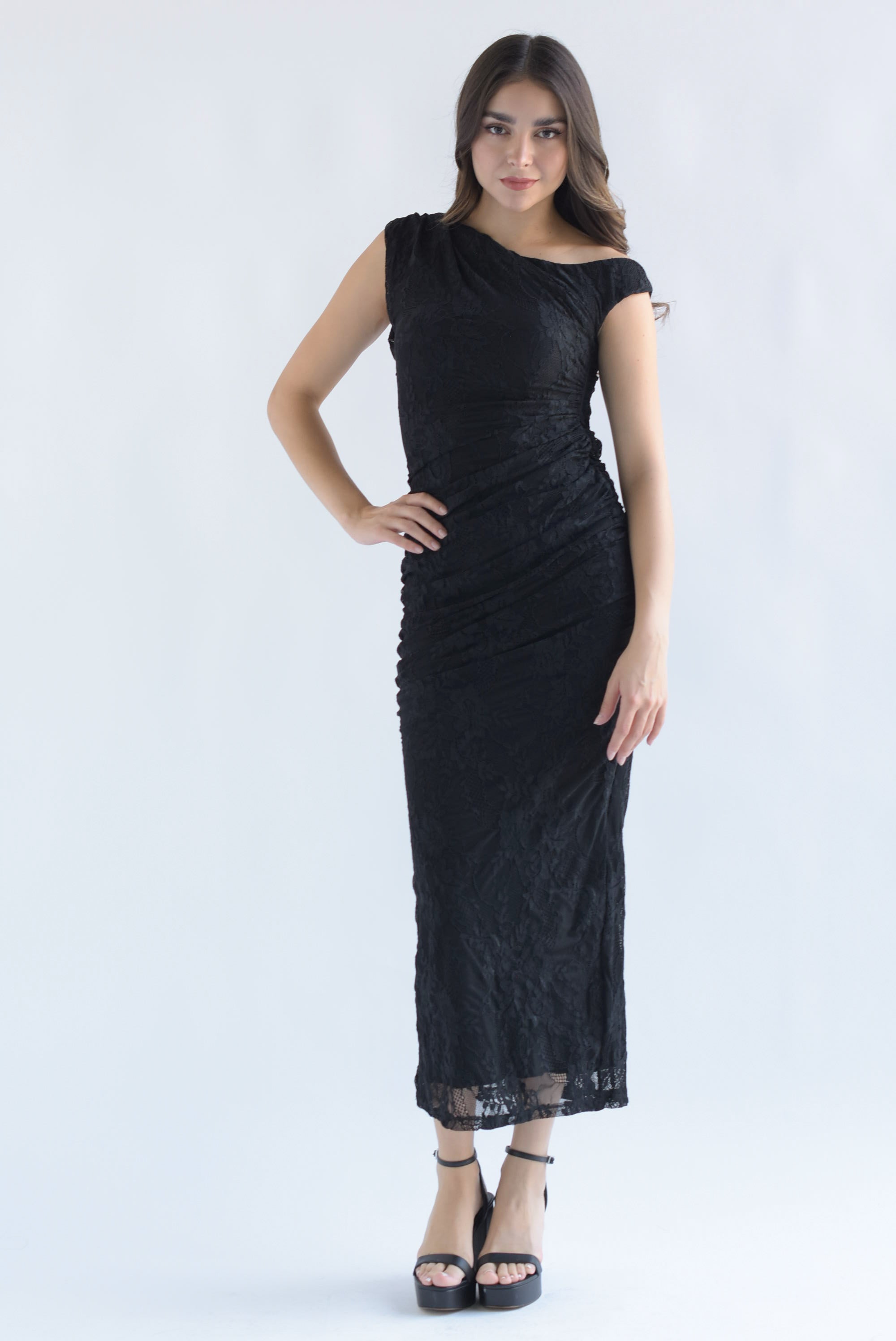 Vestido drapeado encaje asimétrico Negro