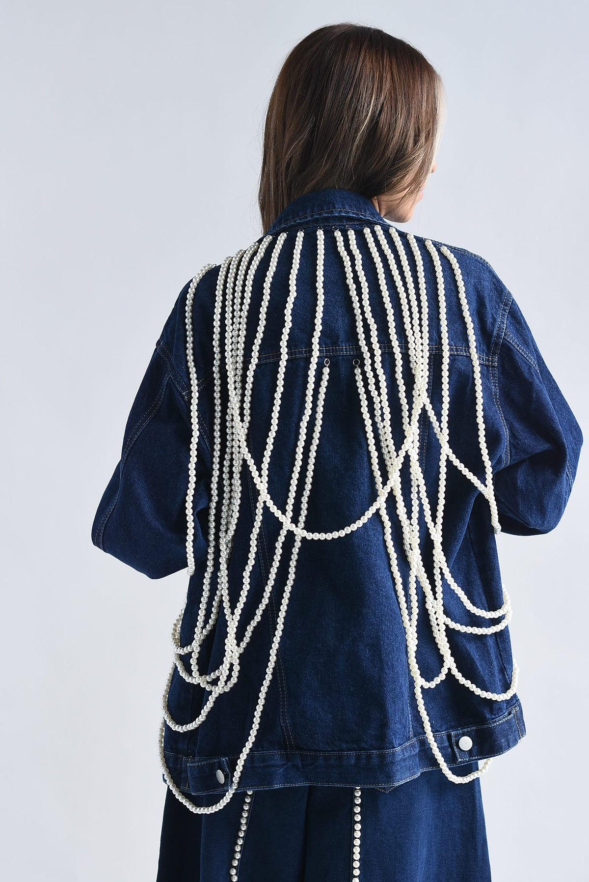 Chamarra Denim flecos perlas