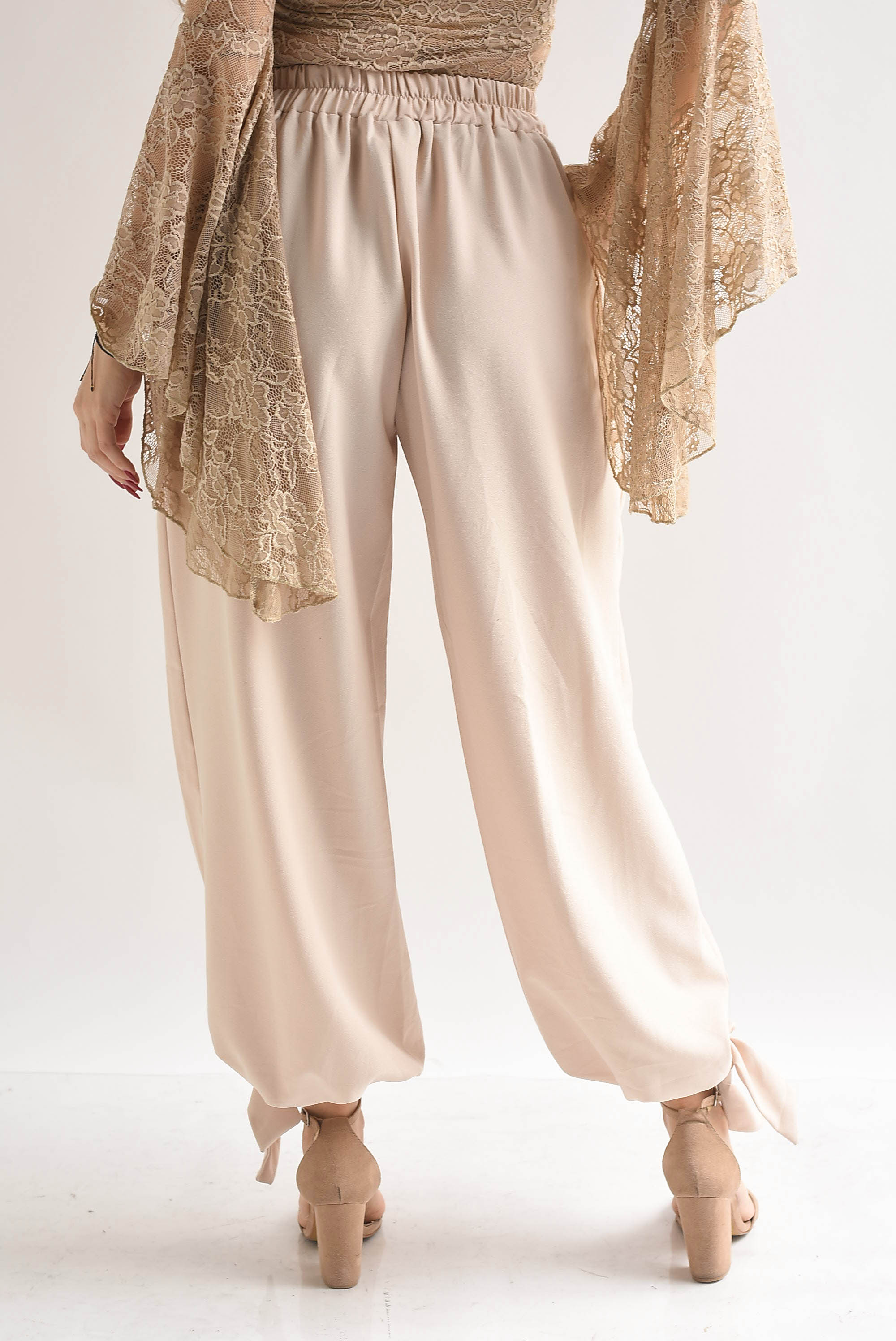 Pantalón globo tobillos anchos cinta