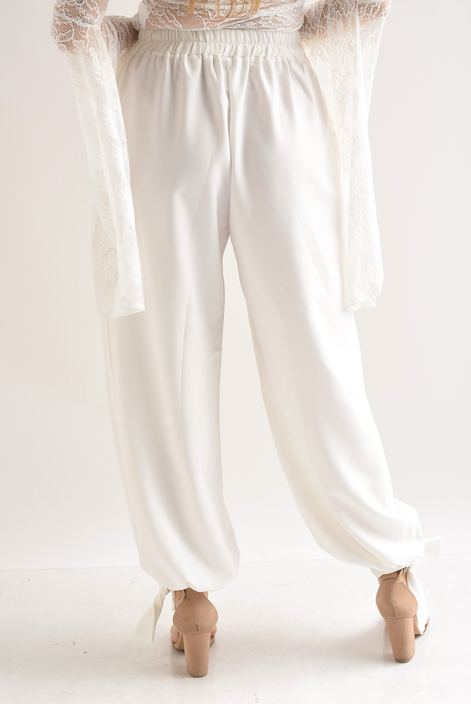 Pantalón globo tobillos anchos cinta