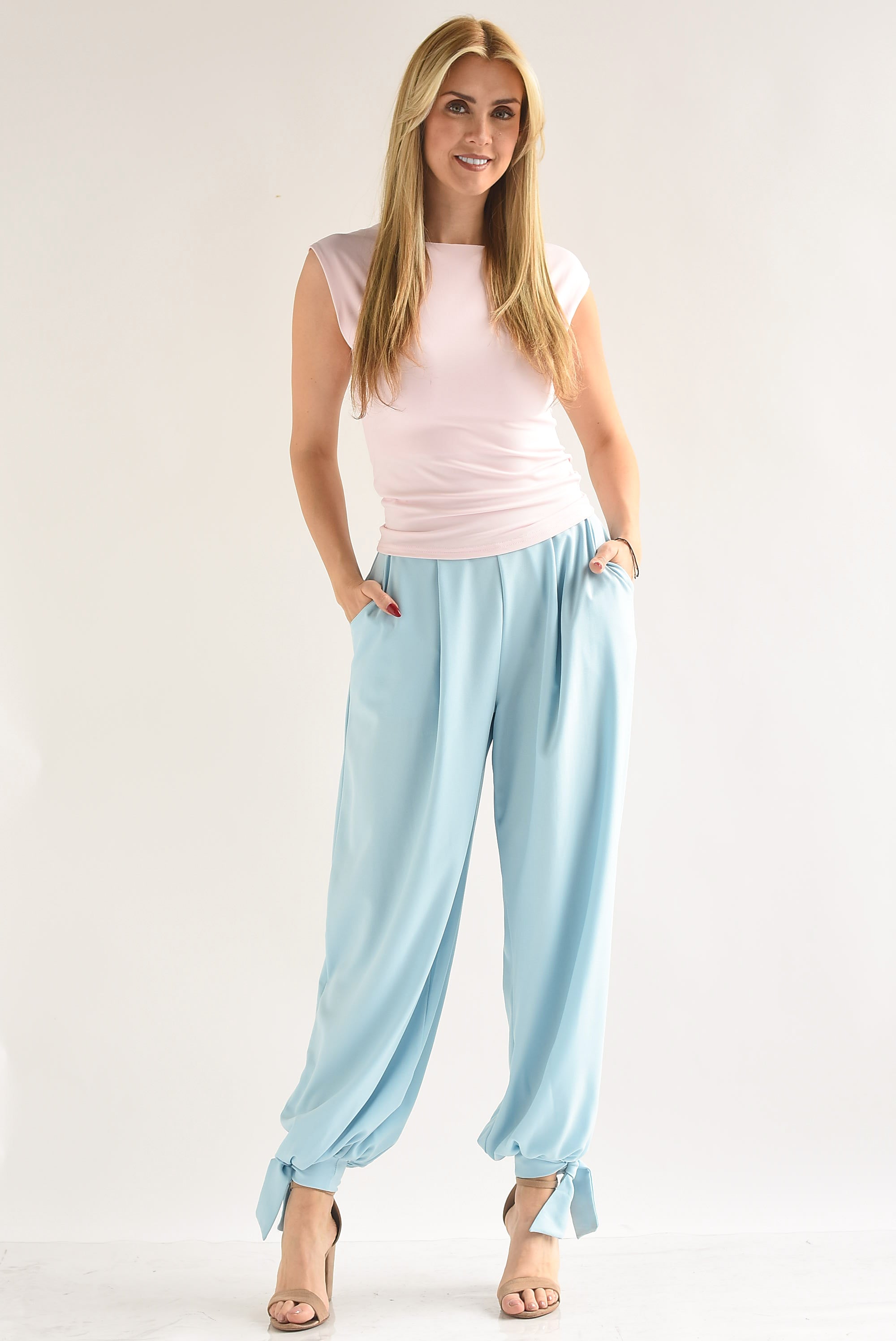 Pantalón globo tobillos anchos cinta