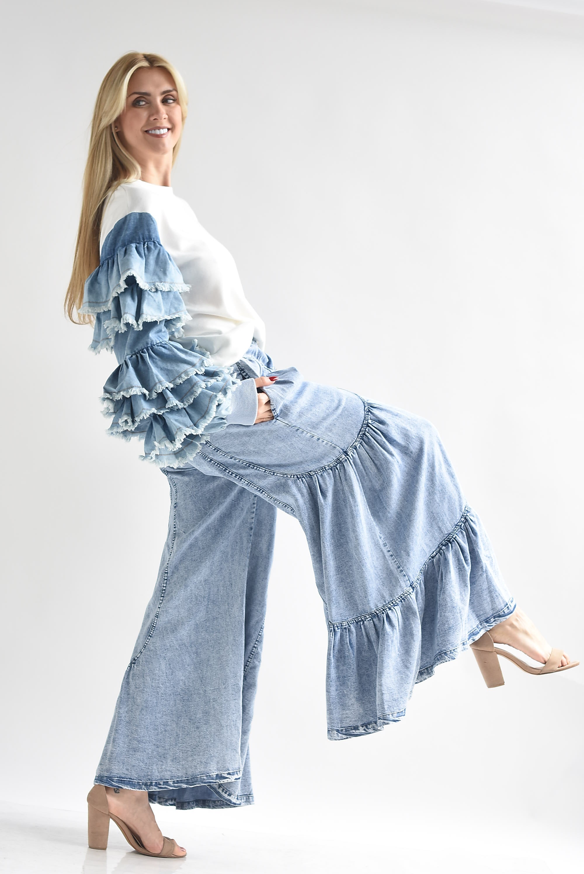 Pantalón pata de elefante olán Denim