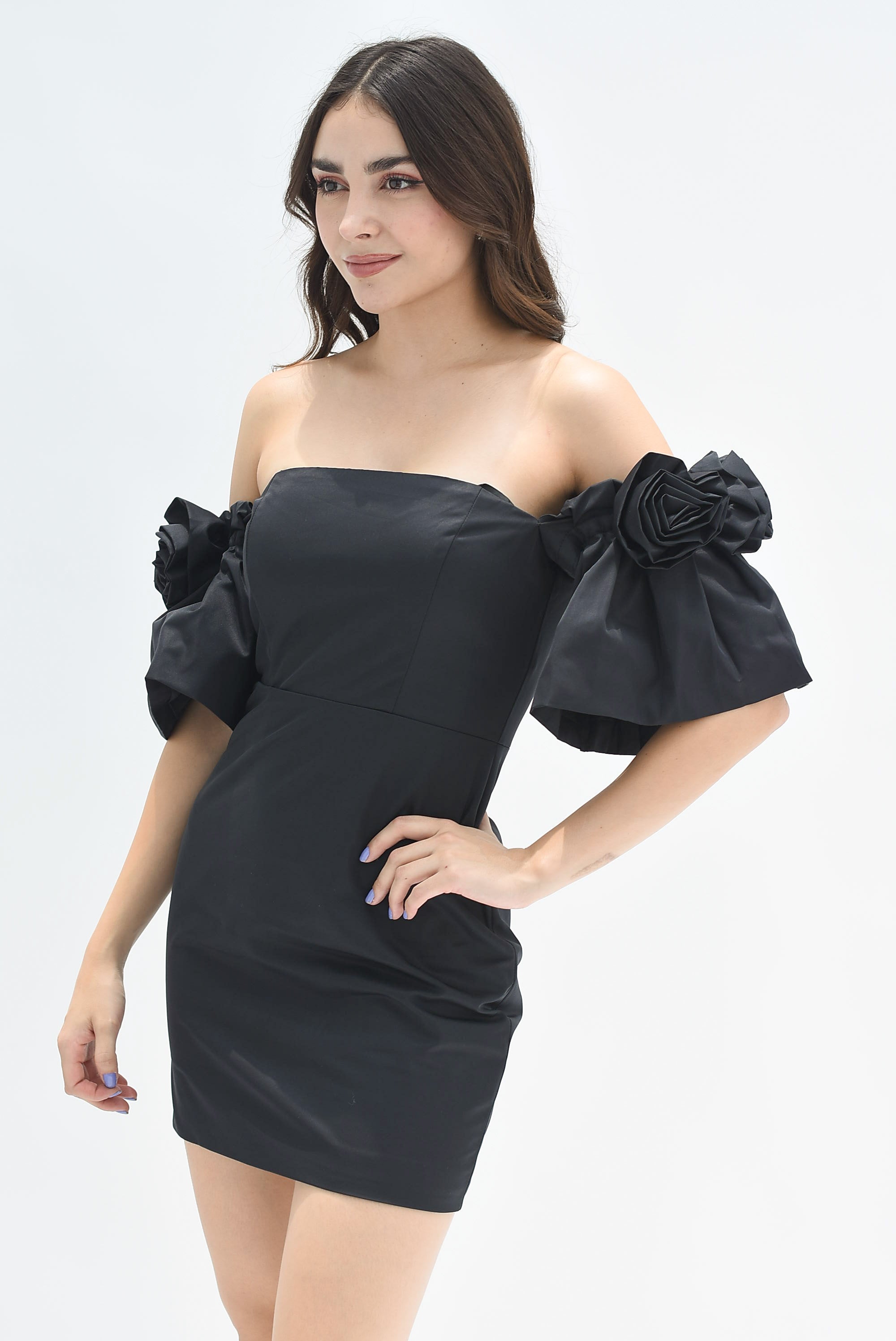 Vestido corto mangas flor 3D Negro