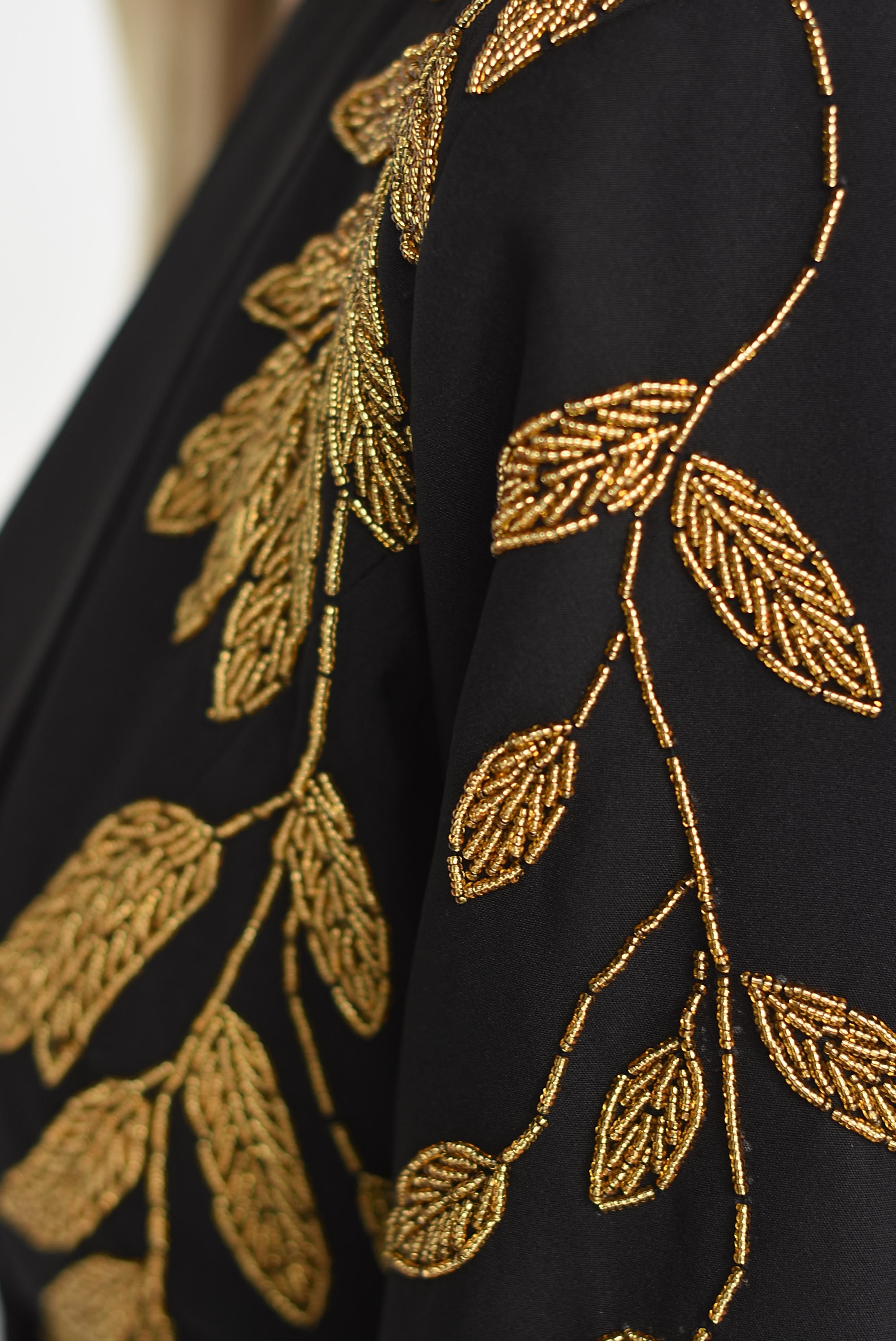 Blazer cuello smoking bordado hojas