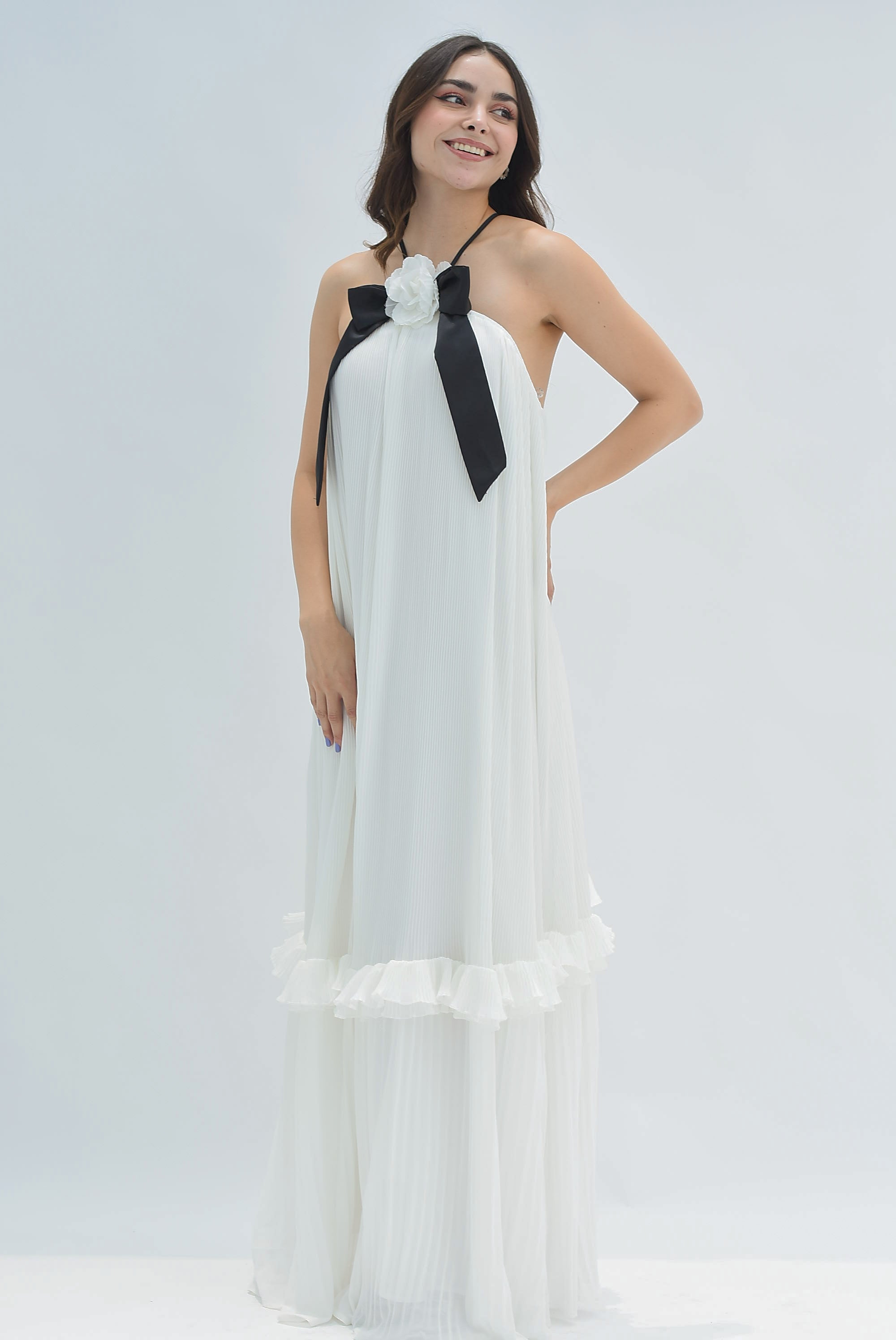 Vestido largo  tablas moño flor Black&White