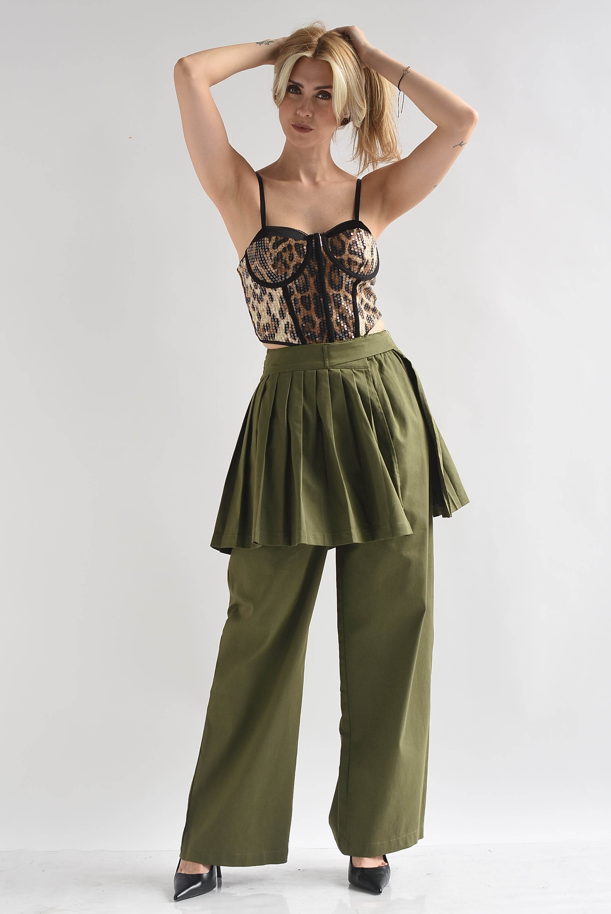 Pantalón con faldón plisado