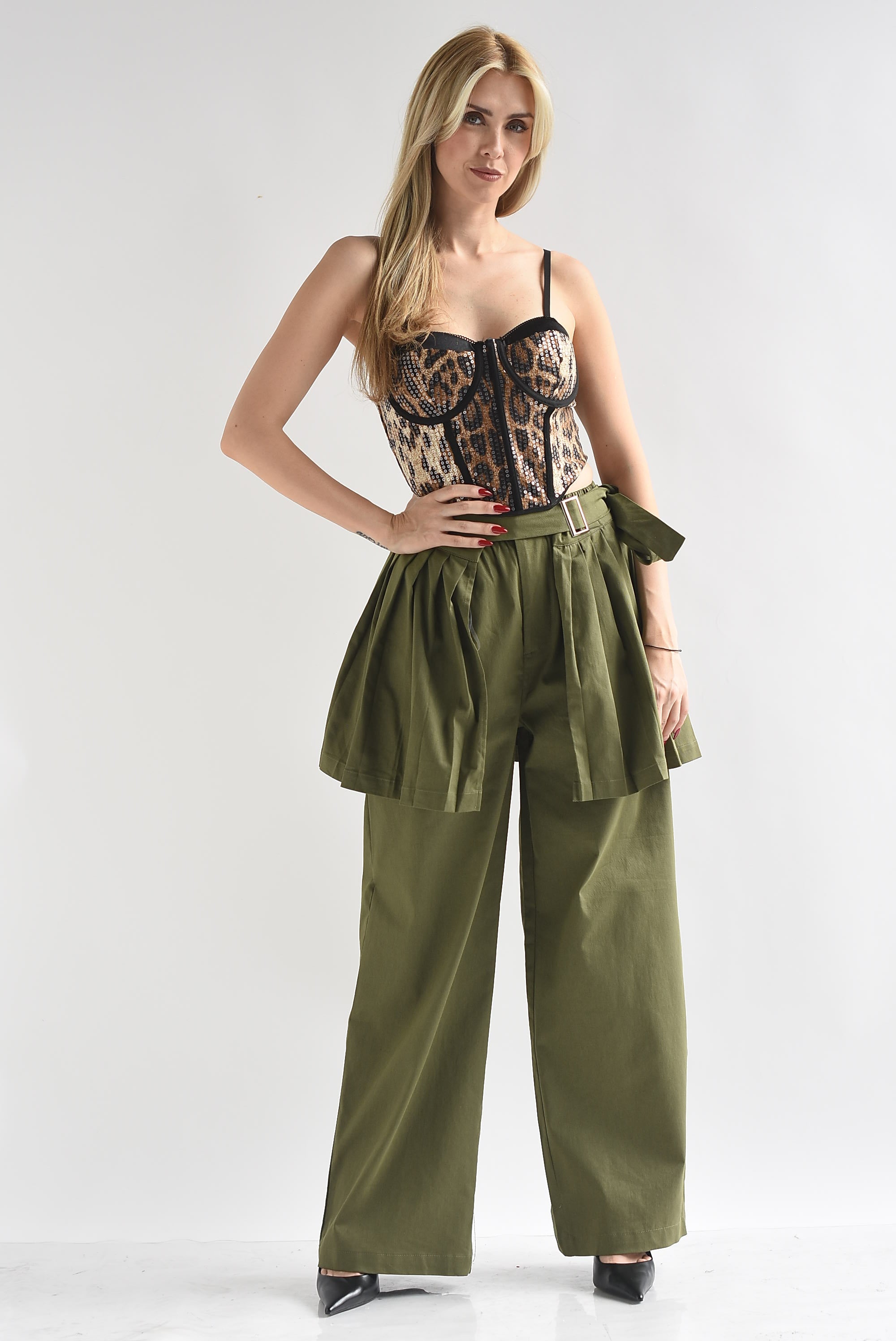 Pantalón con faldón plisado