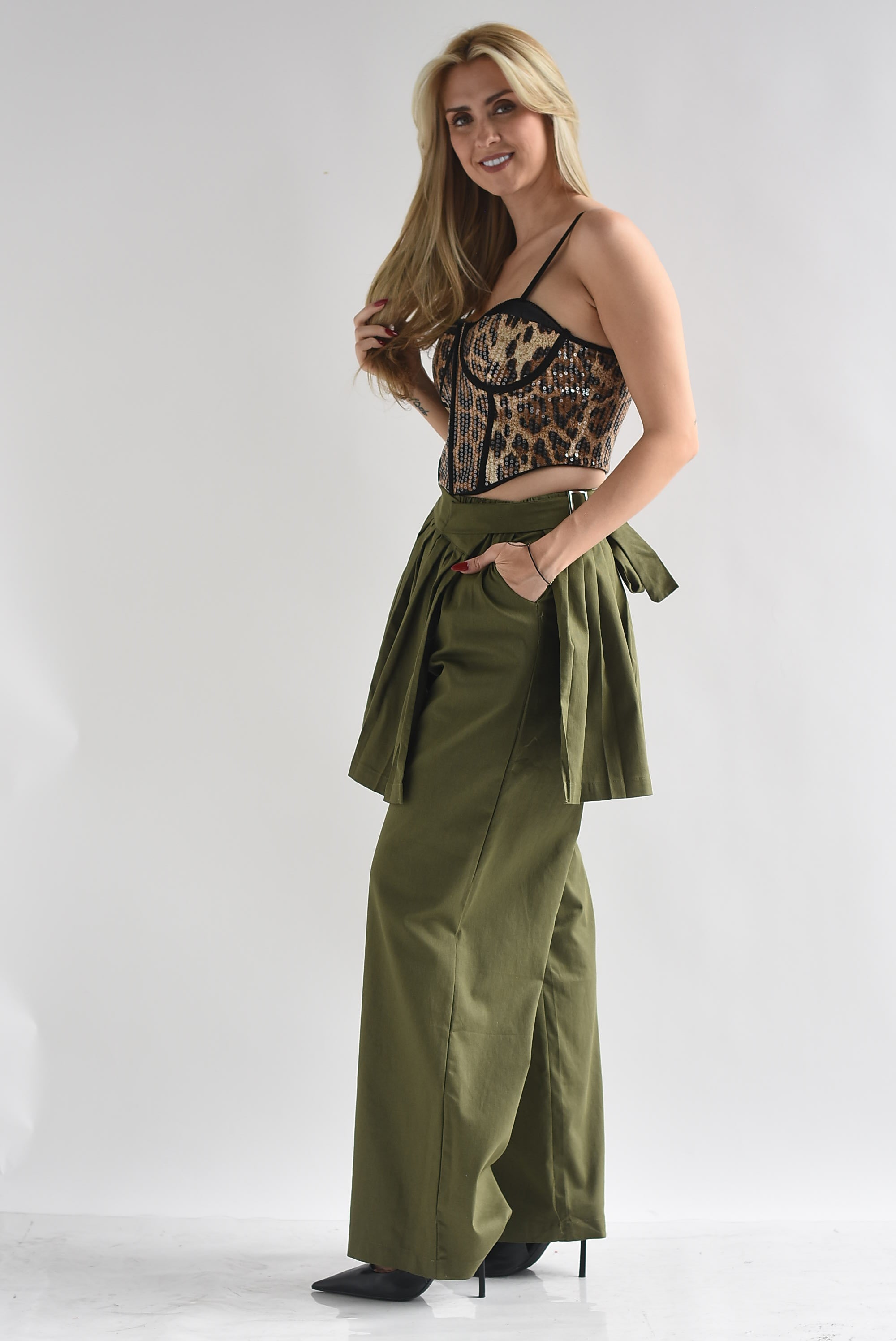 Pantalón con faldón plisado