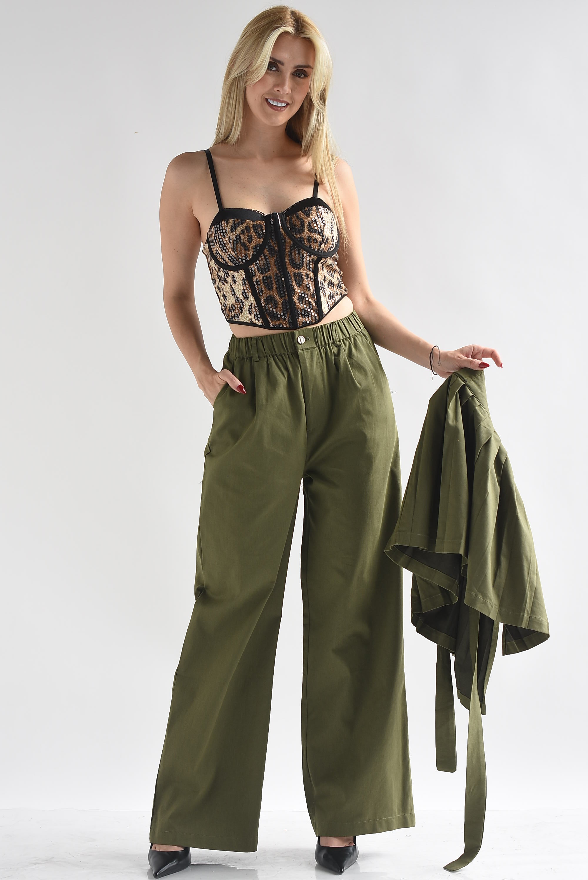 Pantalón con faldón plisado