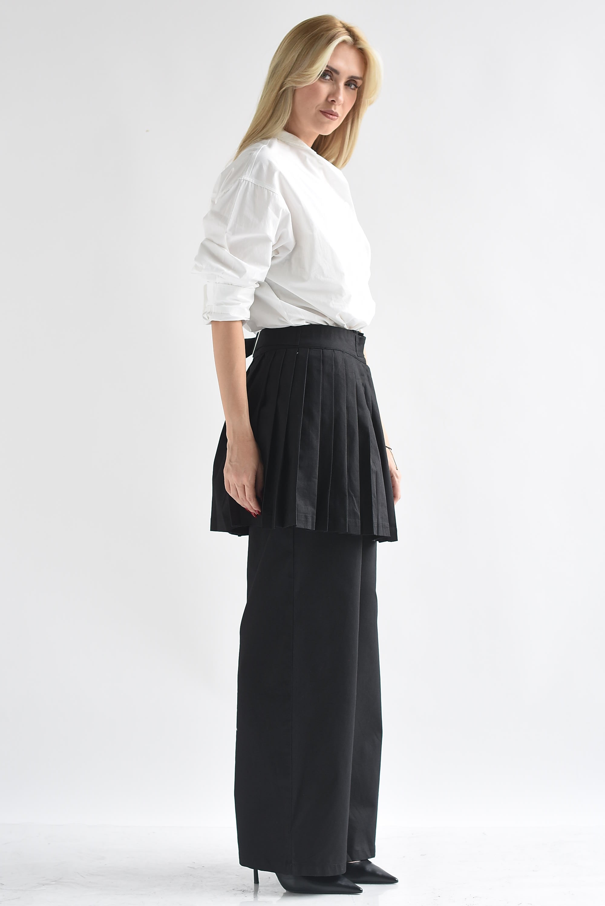 Pantalón con faldón plisado