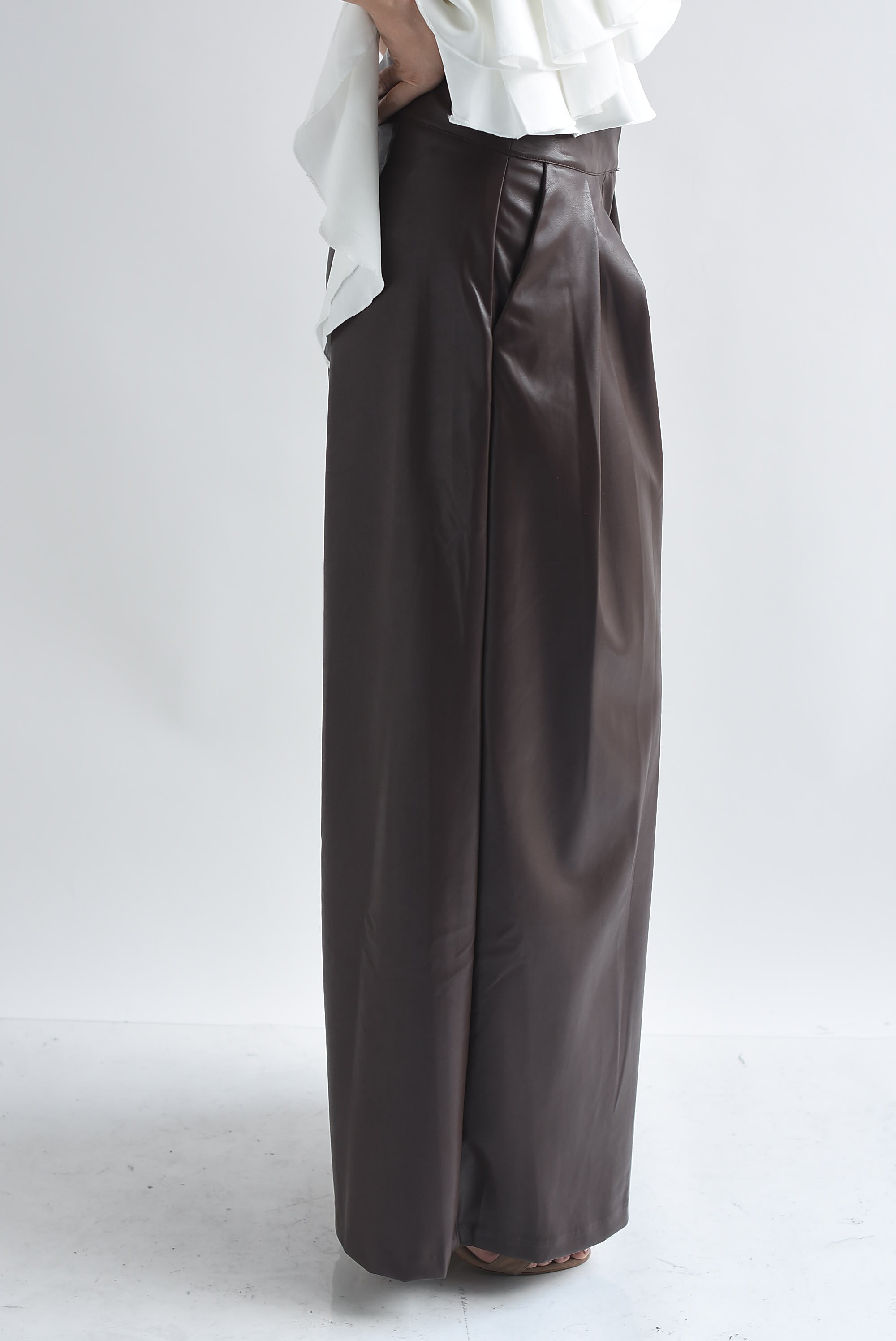 Pantalón vinipiel wide leg pinzas