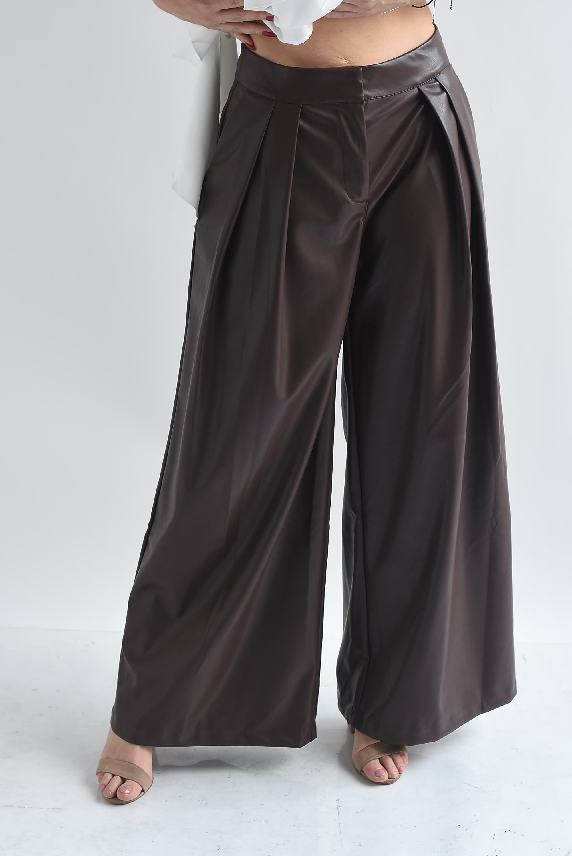 Pantalón vinipiel wide leg pinzas