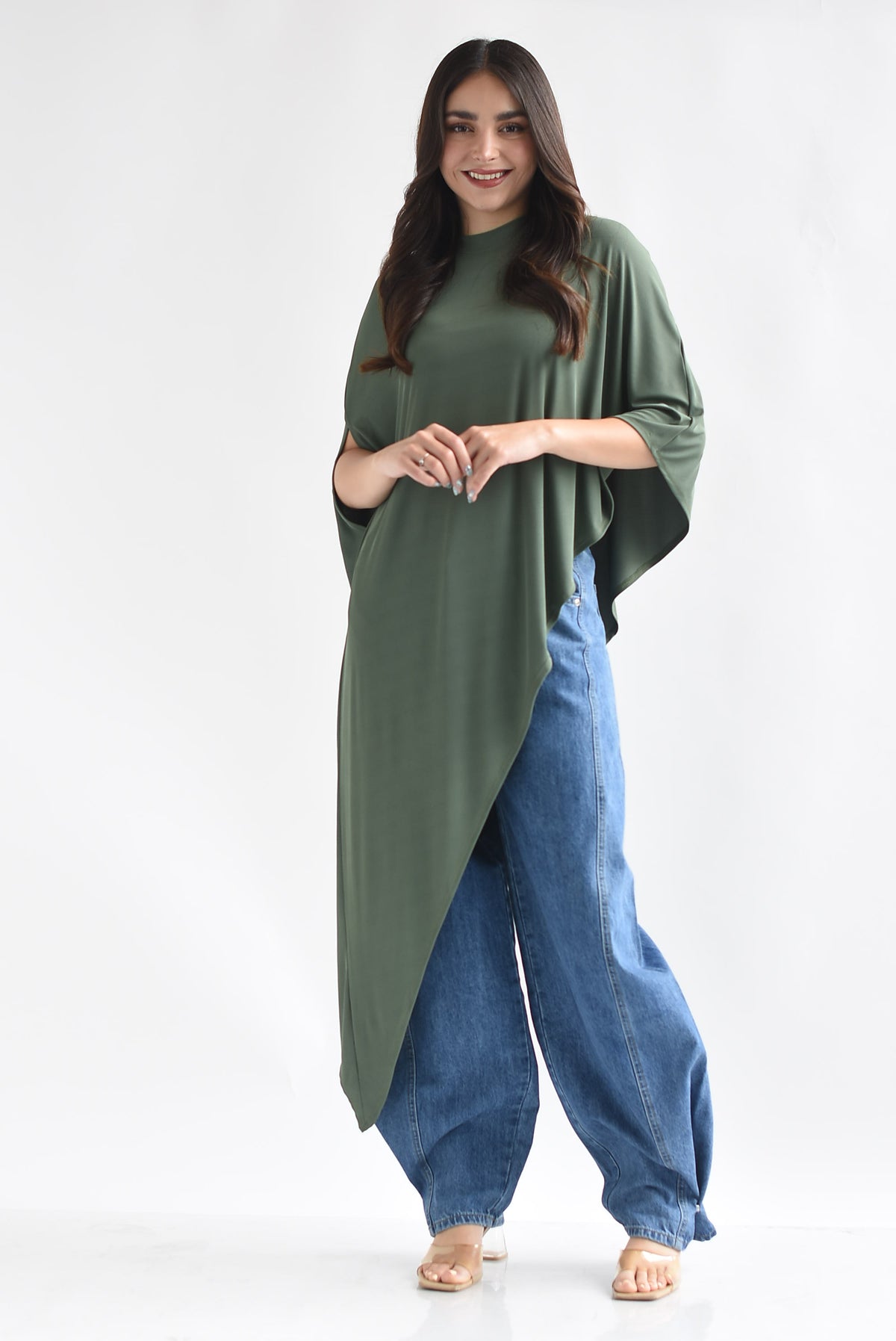 Blusa asimétrica tipo capa