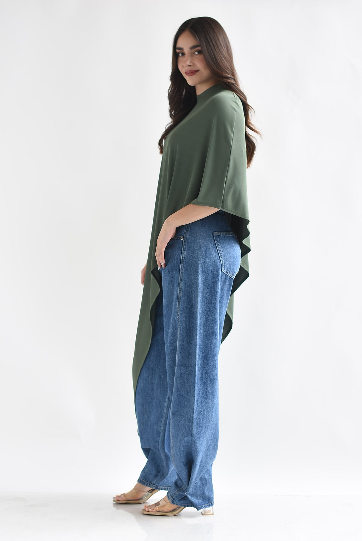 Blusa asimétrica tipo capa