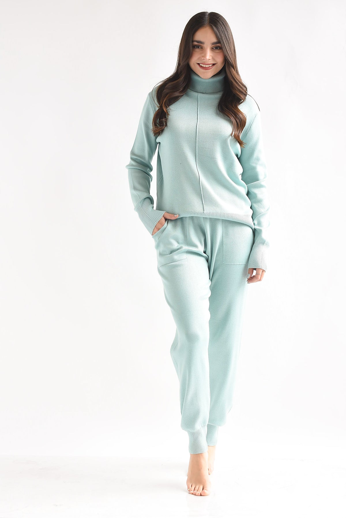 Set Pantalón y Sweater cuello alto