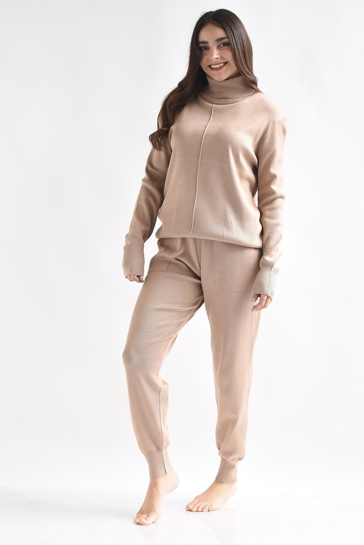 Set Pantalón y Sweater cuello alto