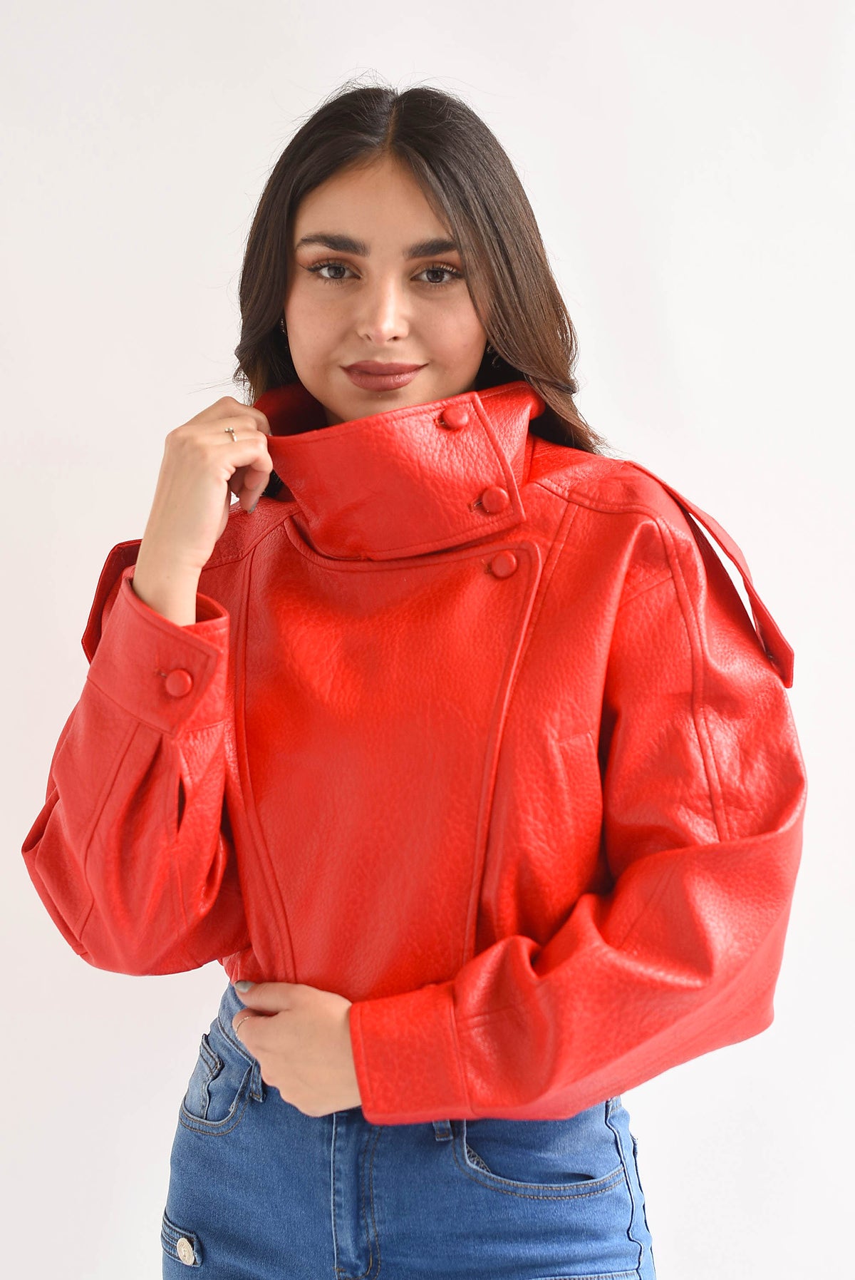 Chamarra crop cuello funnel vinipiel