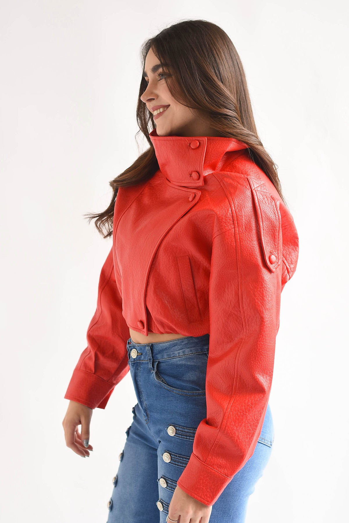 Chamarra crop cuello funnel vinipiel