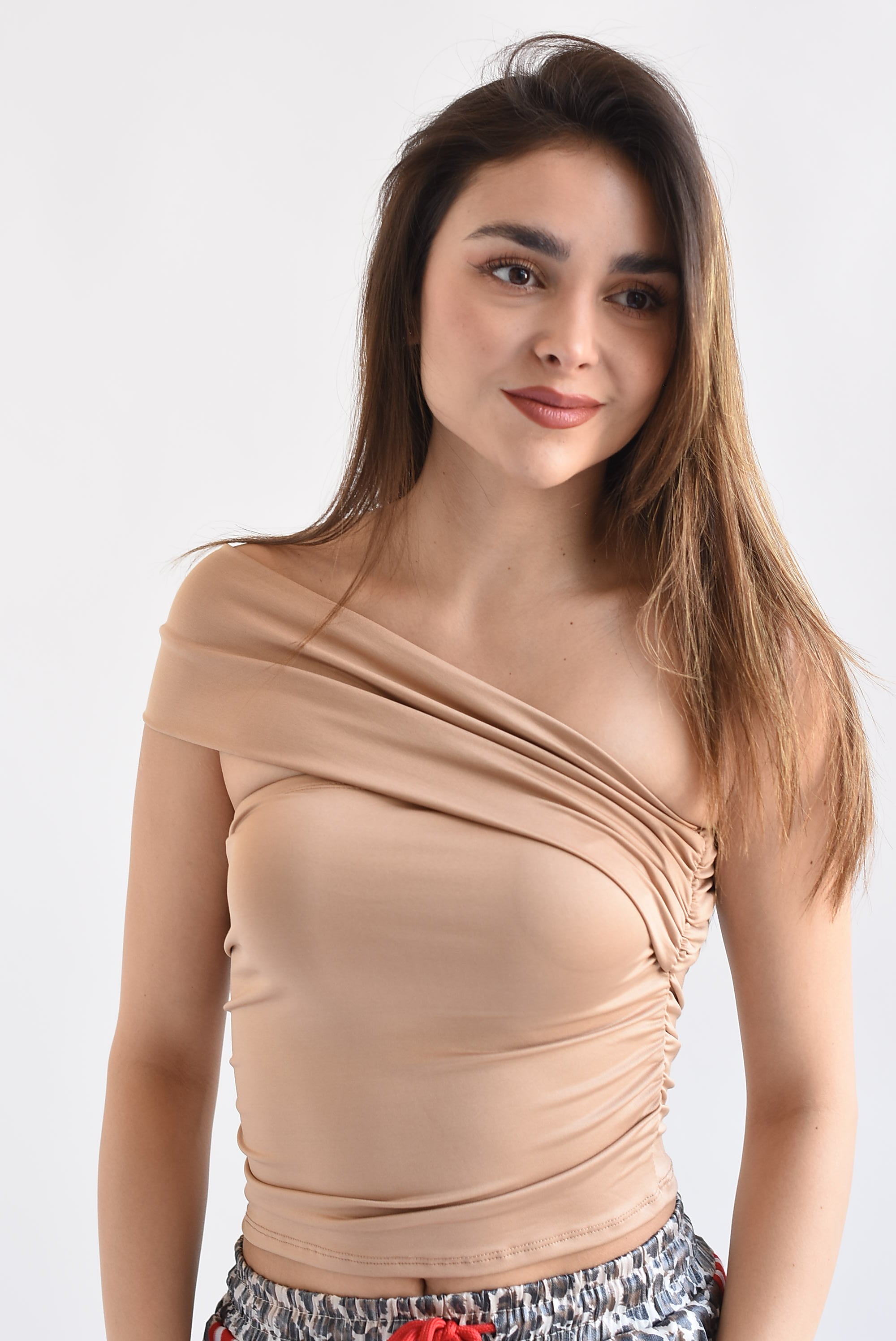 Top asimétrico licra Nude