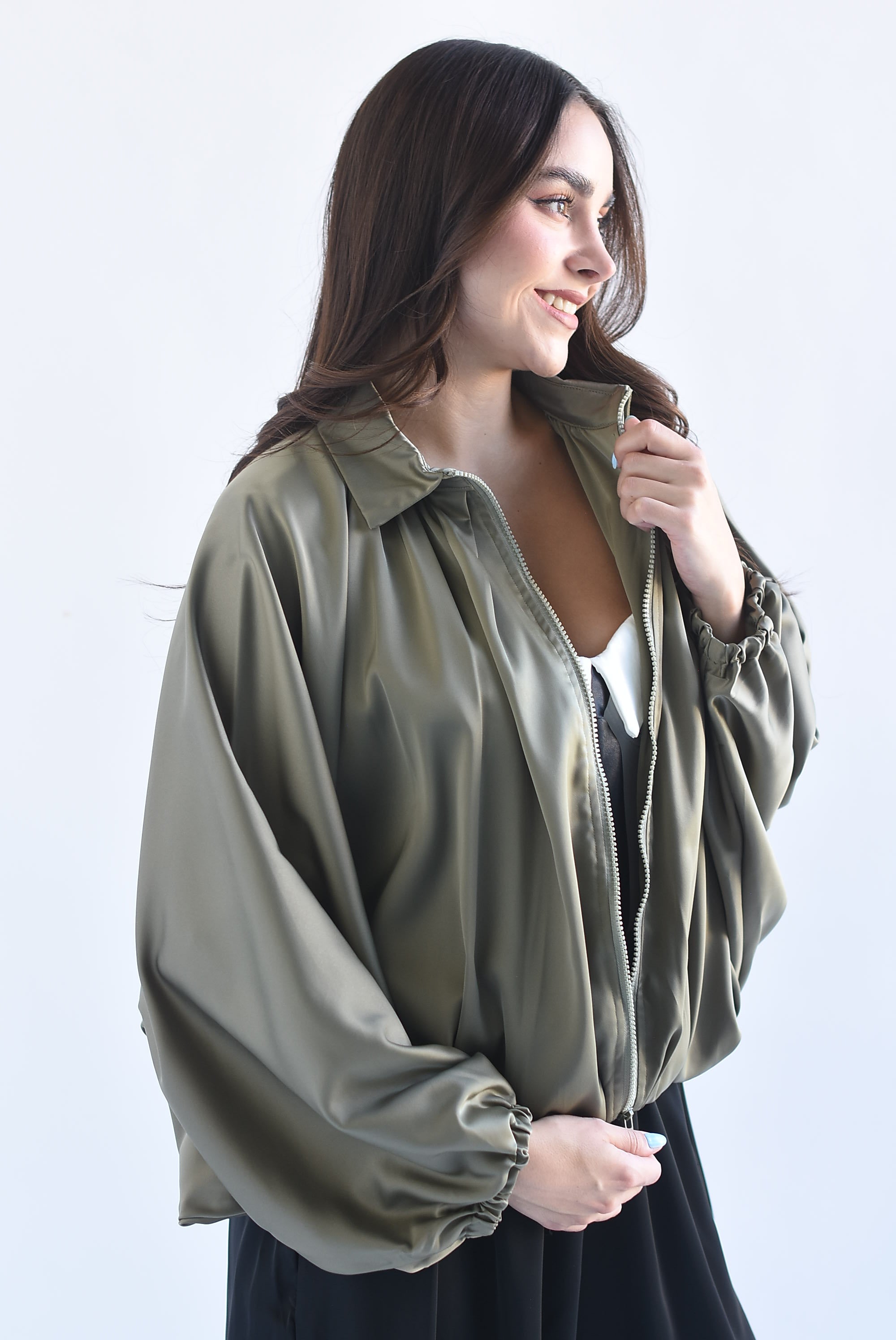 Chamarra globo satín manga vampiro