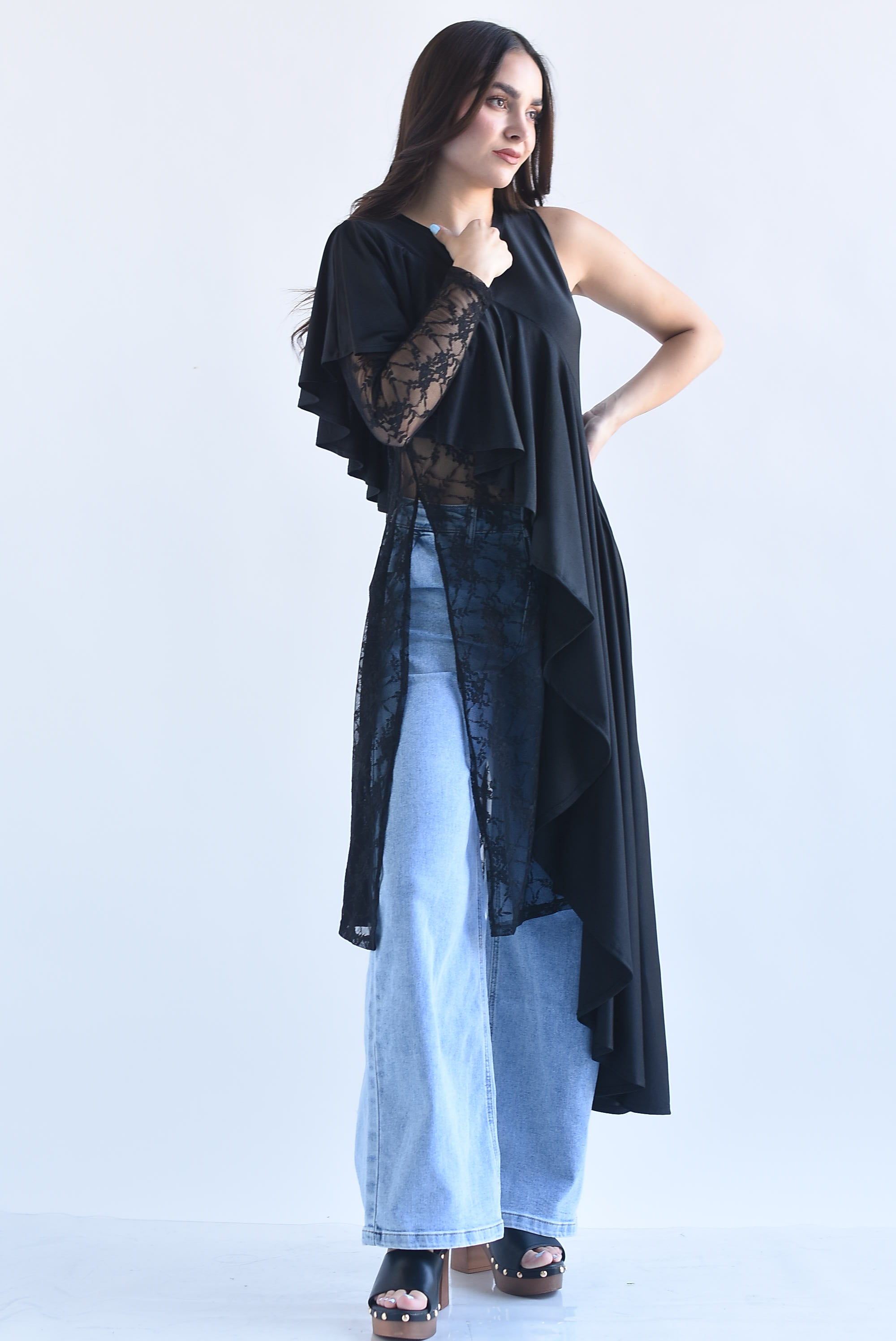 Maxiblusa encaje con olán asimétrico