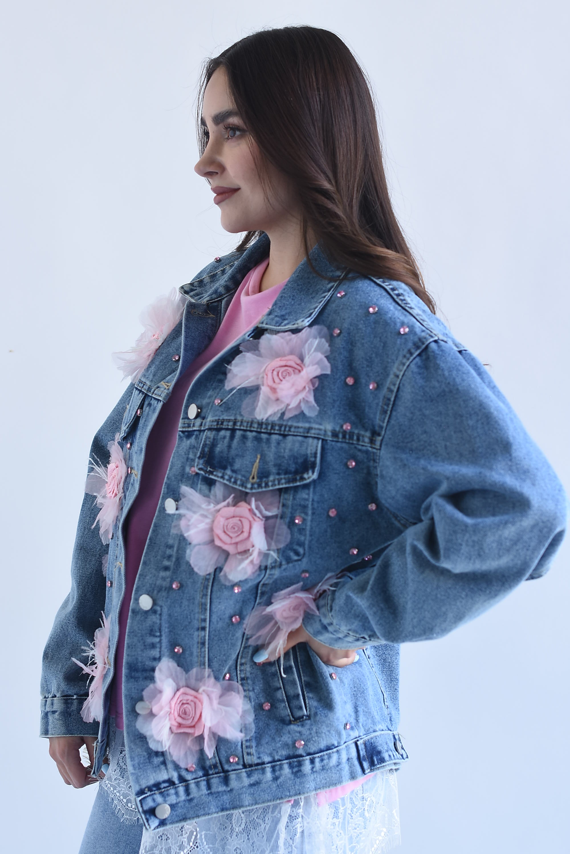 Chamarra Denim flores rosas