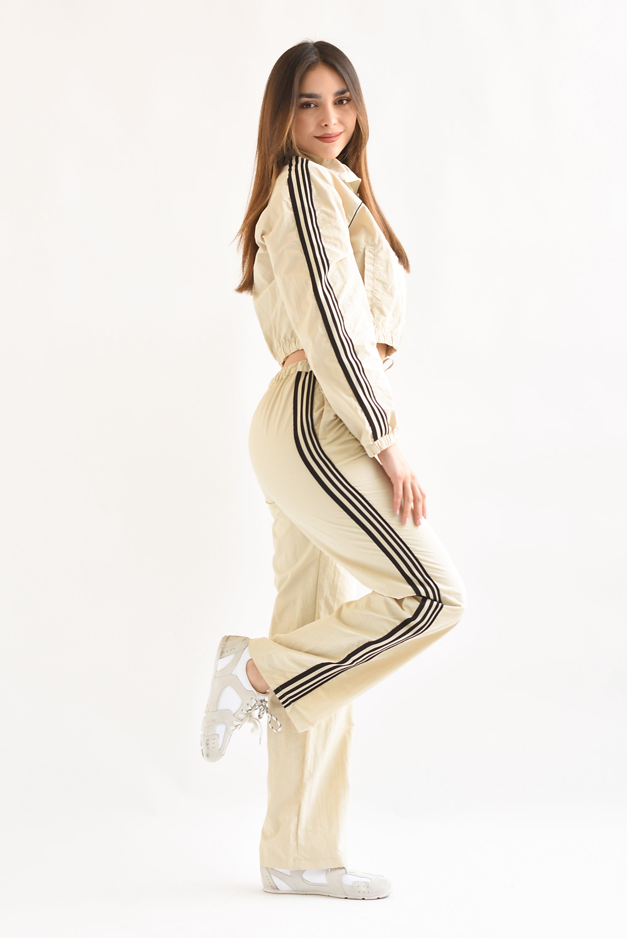 Set Pantalón y Chamarra parachute track Beige