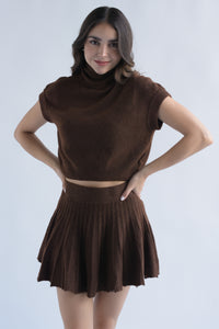 Fashion Styled Set Falda plisada y Blusa cuello alto punto Espresso
