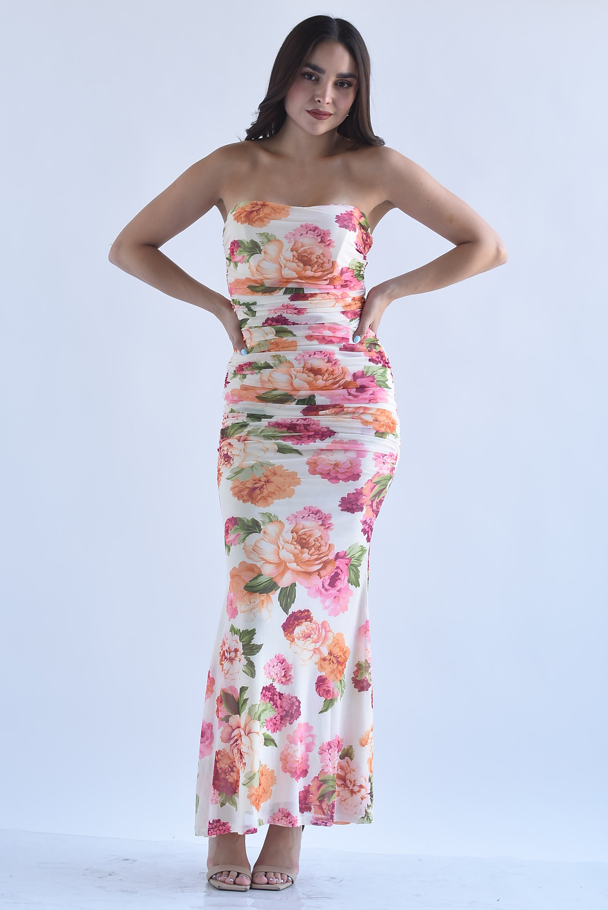 Vestido mesh strapless drapeado flores