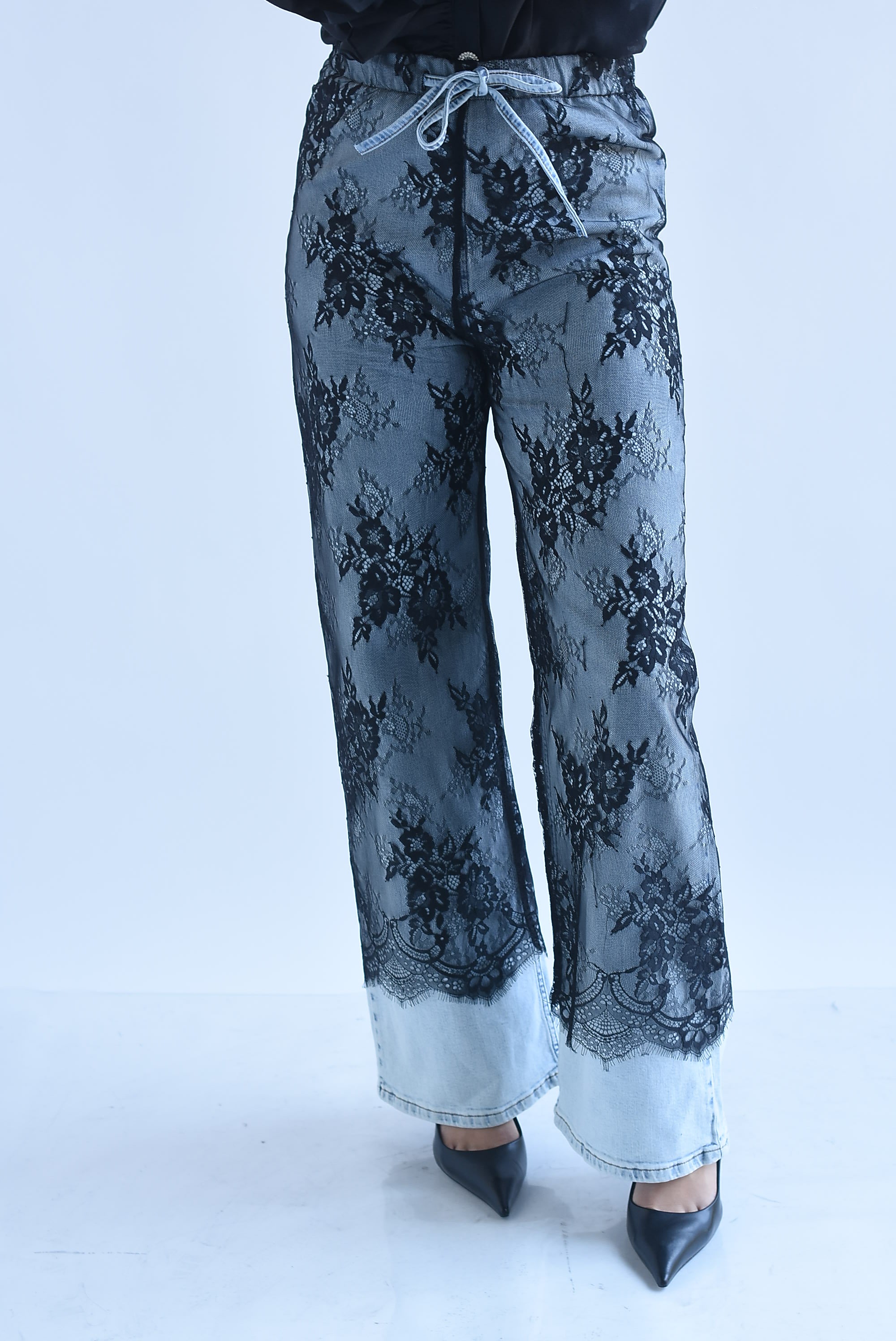 Pantalón Denim con encaje en sobreposición