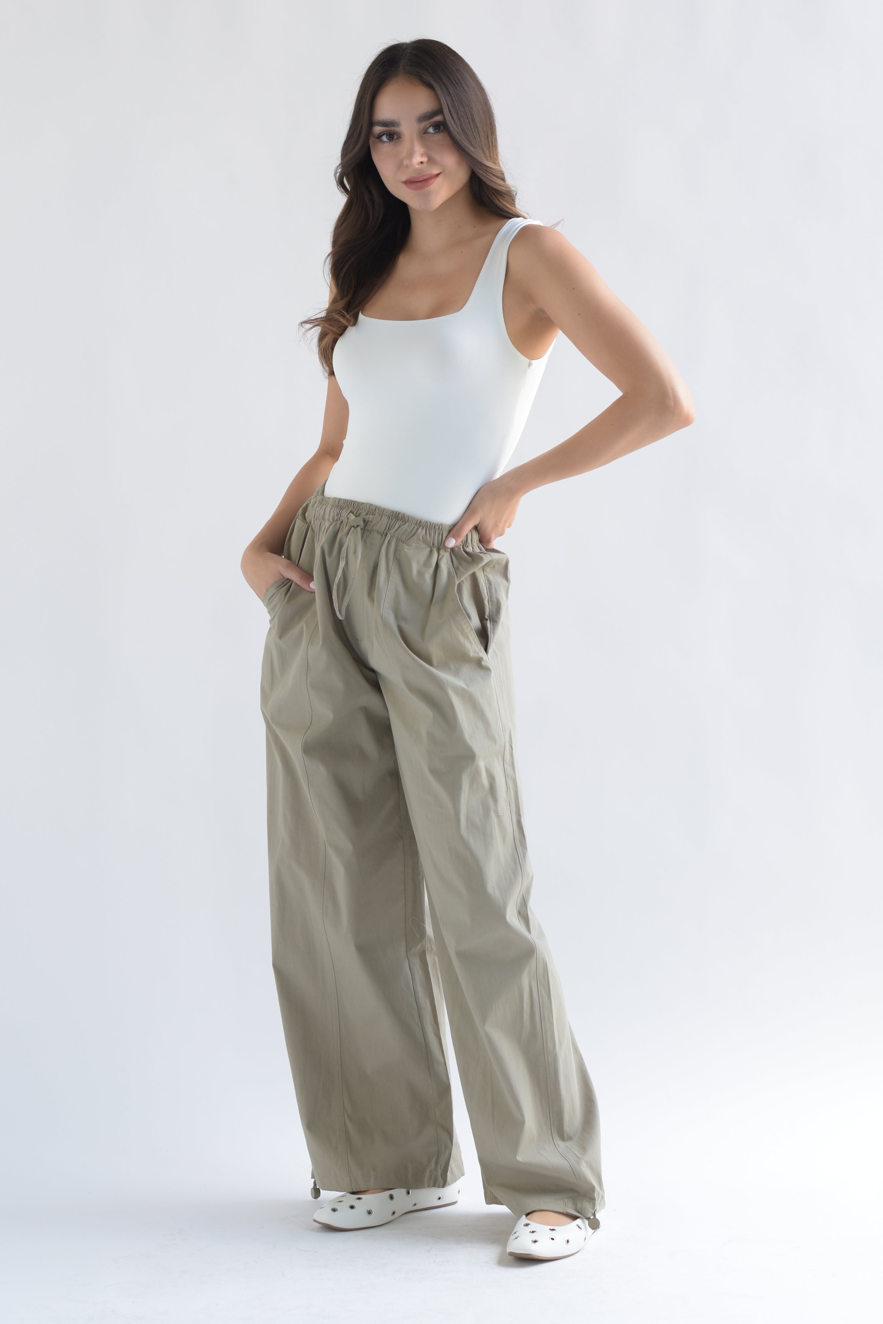 Pantalón jaretas costuras Verde Olivo