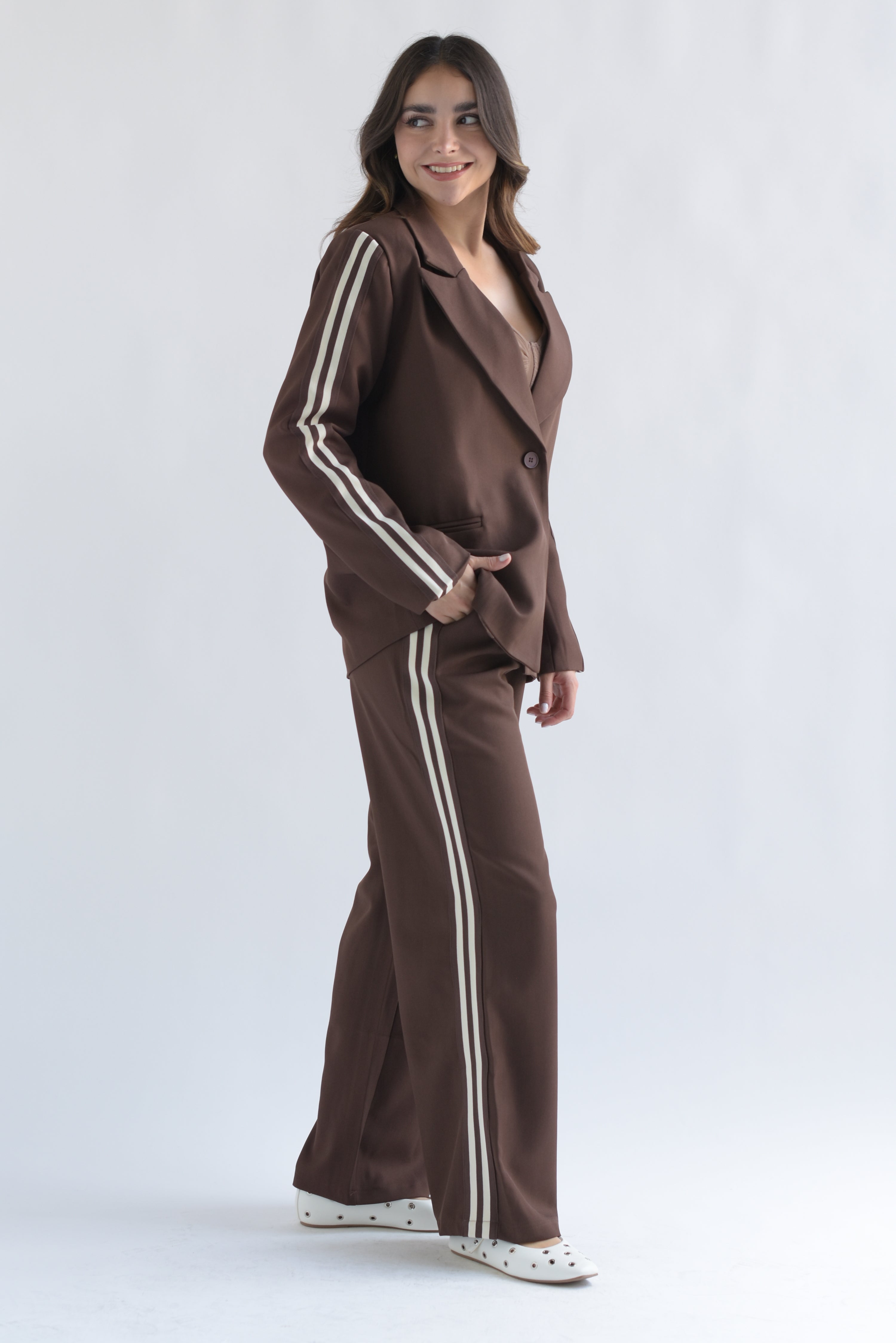 Set Pantalón y Blazer 3 líneas track Espresso
