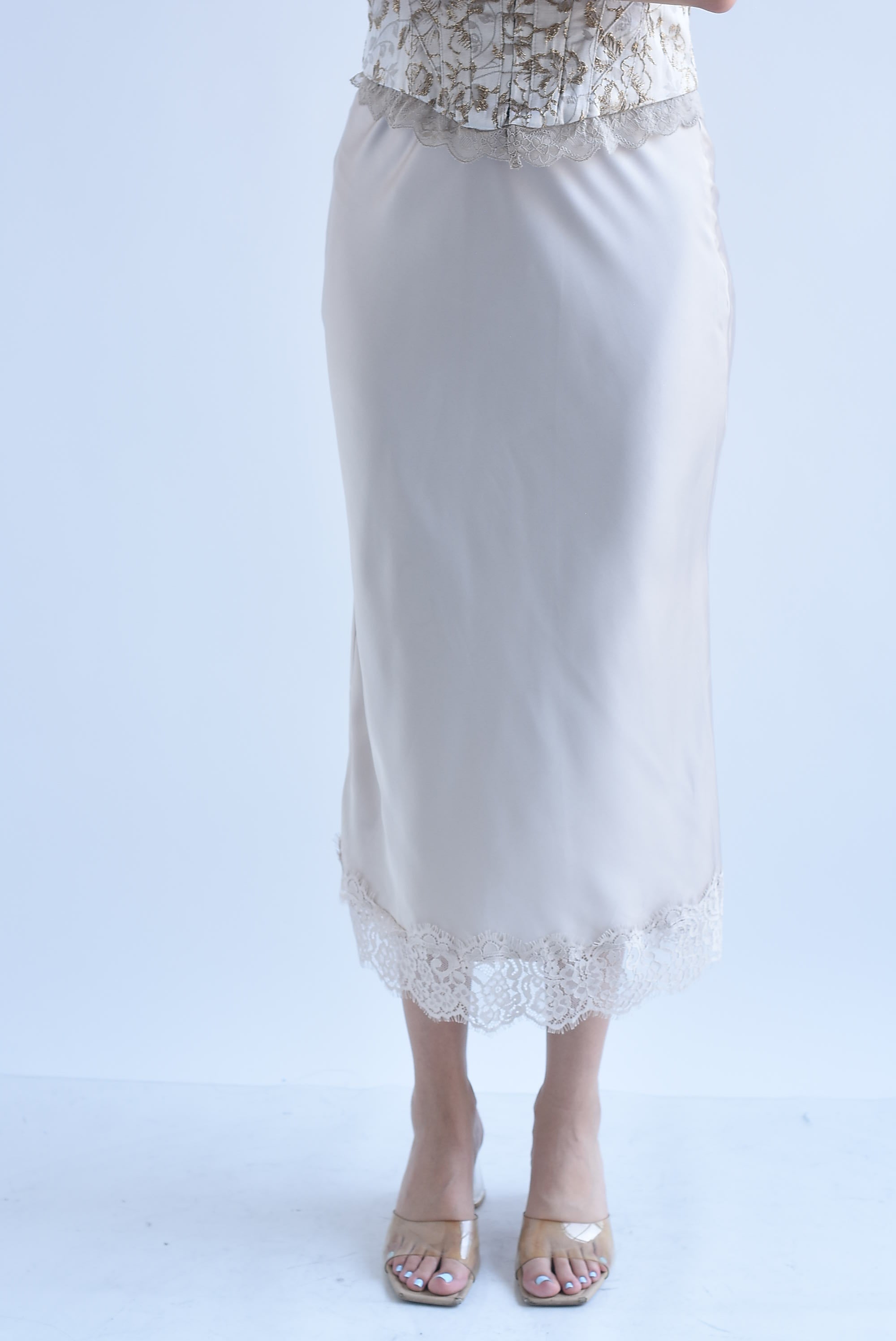 Falda midi lencera filo encaje