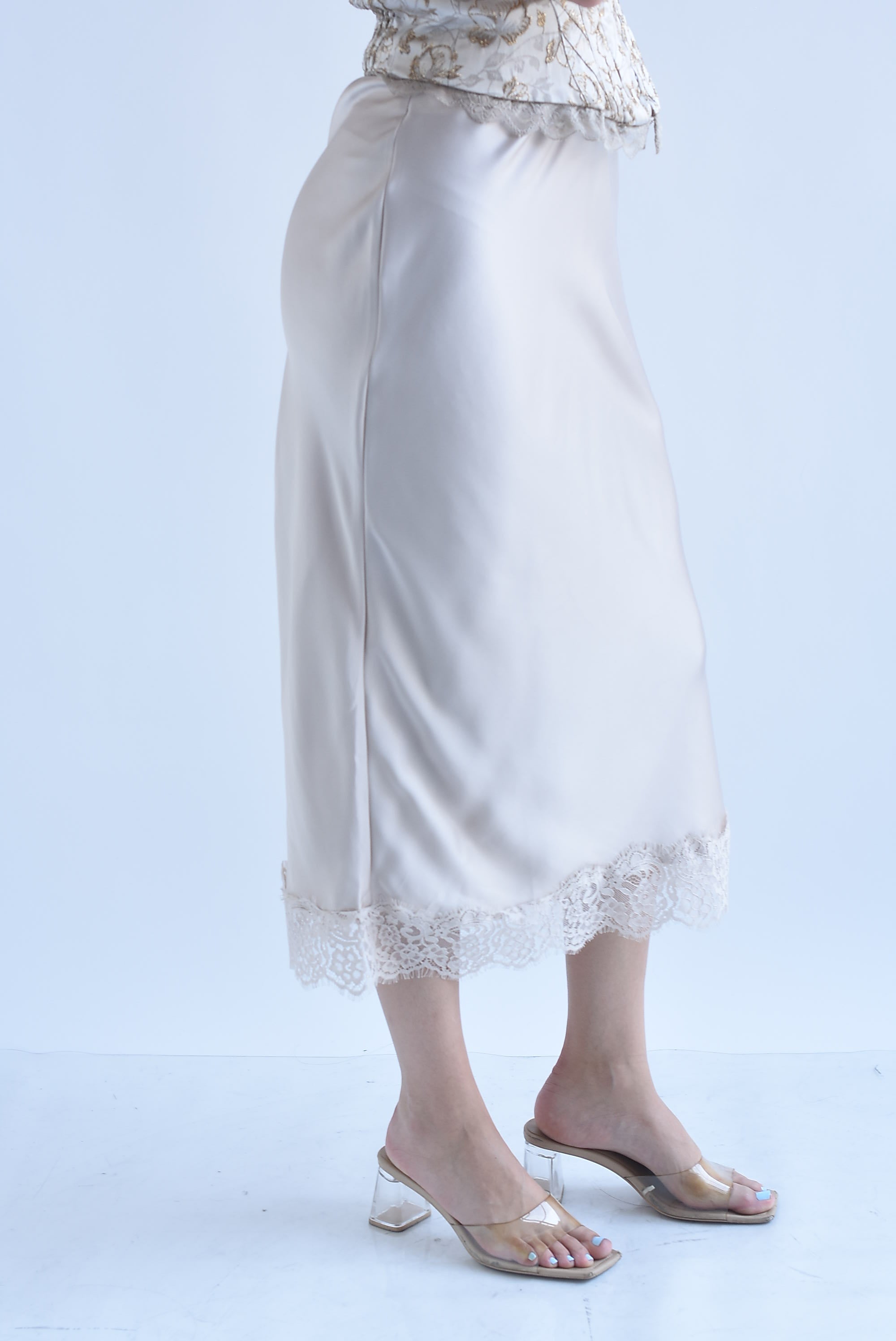 Falda midi lencera filo encaje